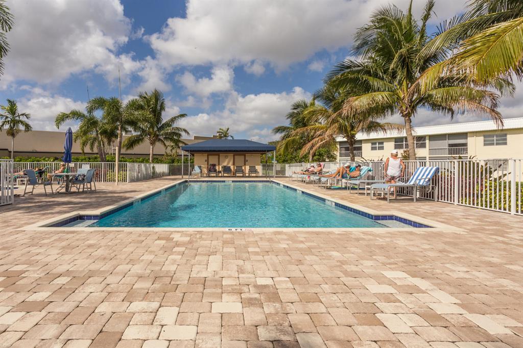 SANDALFOOT SOUTH ONE CONDO PT OF LTS 12, 33 AND 34 - Residential