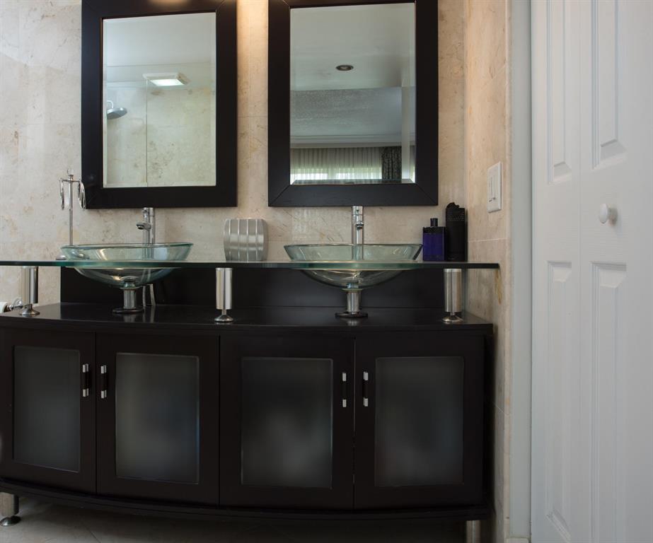 SANDALFOOT SOUTH ONE CONDO PT OF LTS 12, 33 AND 34 - Residential