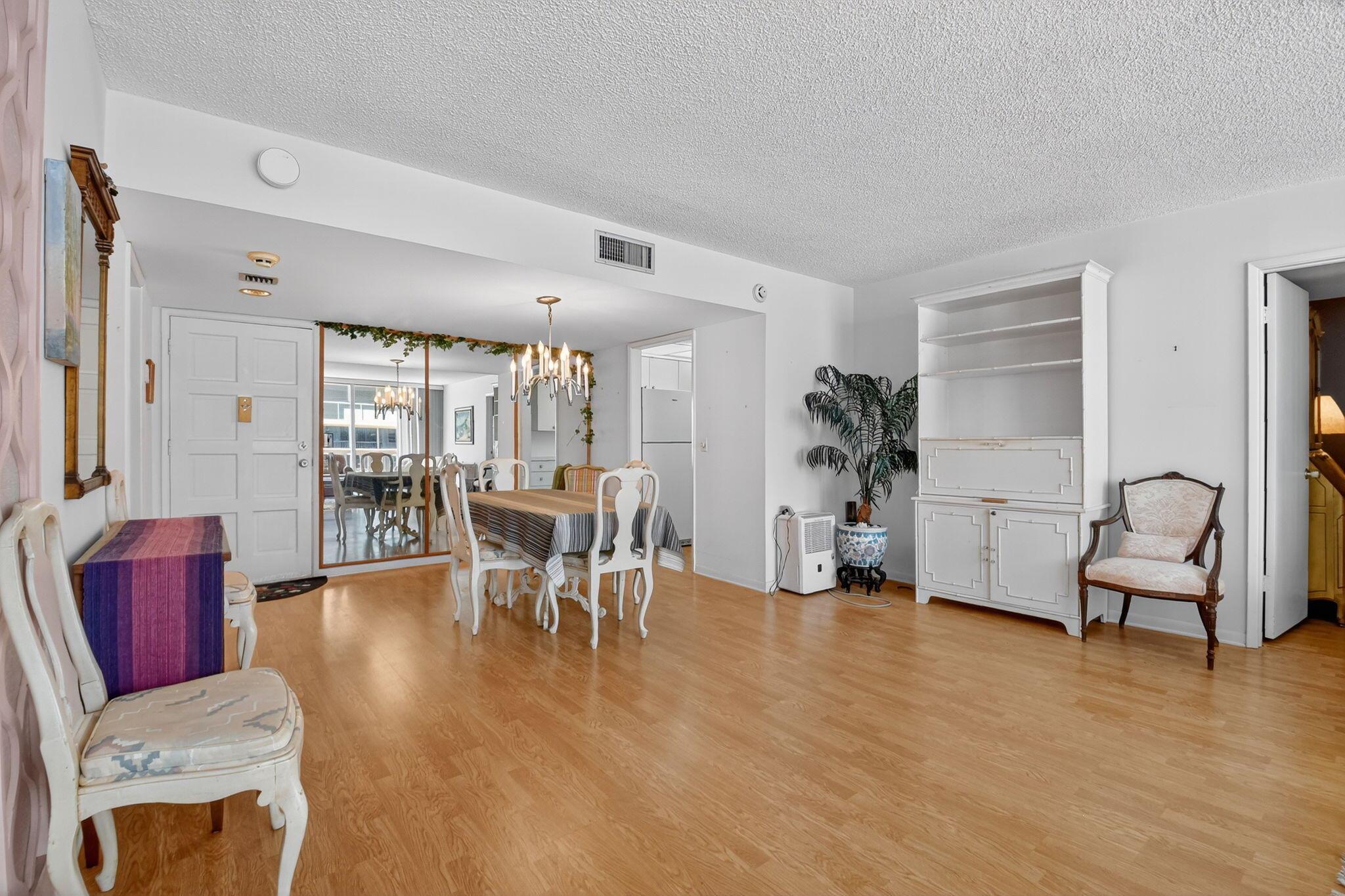 3570 S Ocean Boulevard 508, South Palm Beach, FL, 33480/$449,000 3 3570 S Ocean Boulevard 508