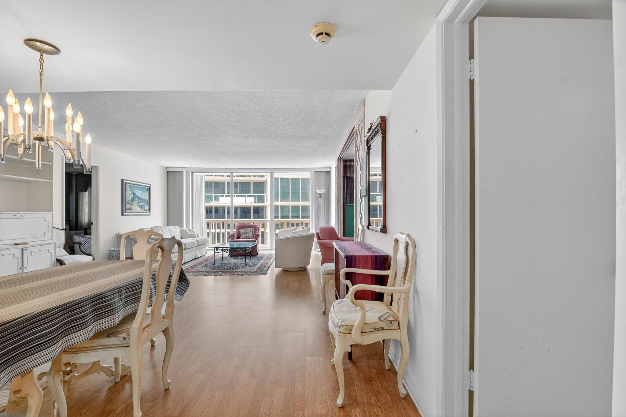 3570 S Ocean Boulevard 508, South Palm Beach, FL, 33480/$449,000 1 3570 S Ocean Boulevard 508