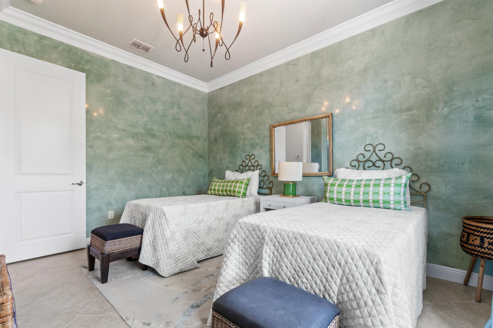 VILLAS ON ANTIQUE ROW - Residential Lease