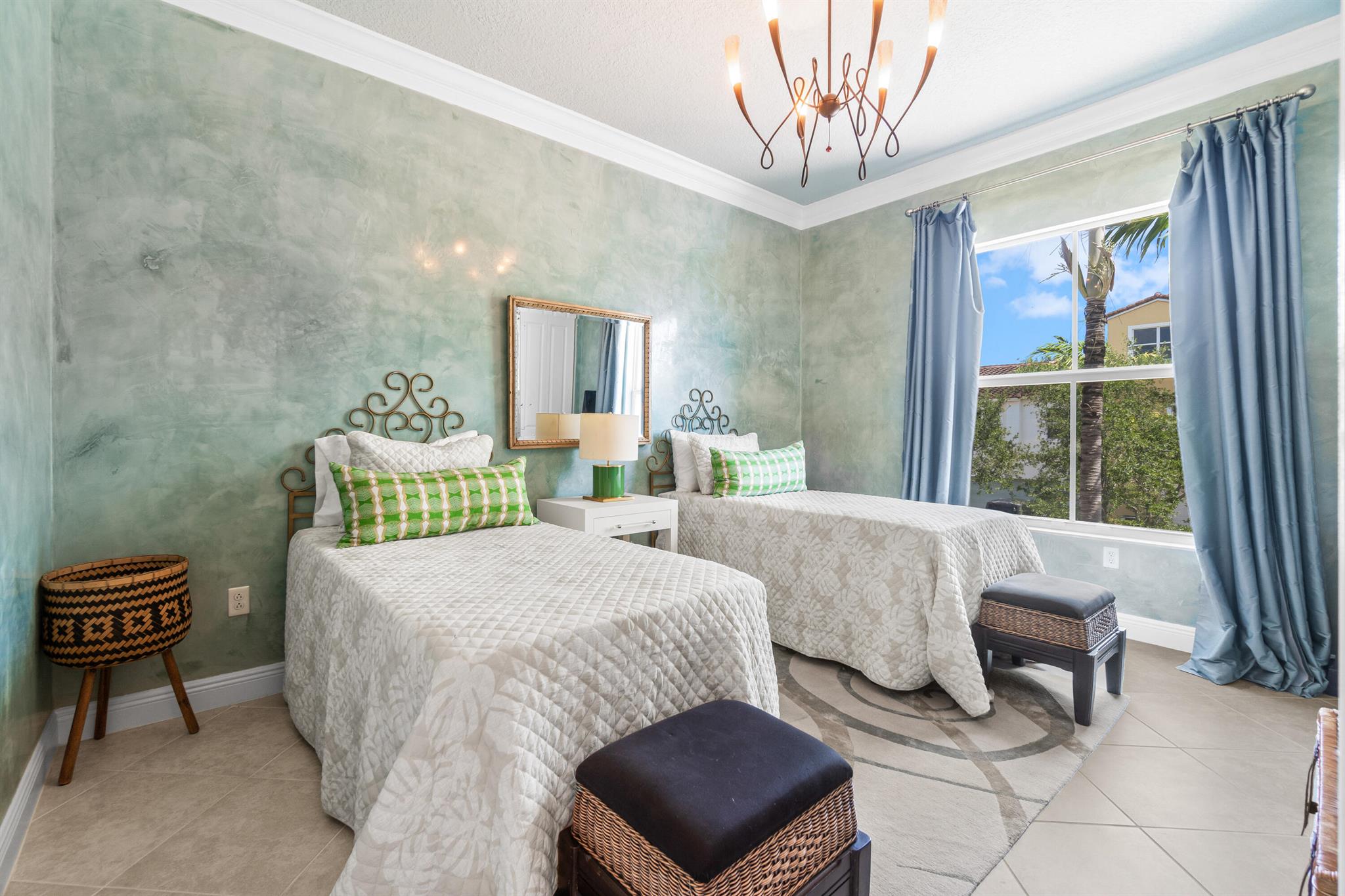 VILLAS ON ANTIQUE ROW - Residential Lease