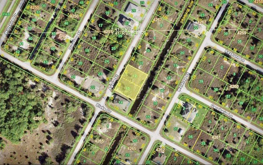 Build your own home in the heart of Port Charlotte. Double lot. cam be sold as-is or split in two.