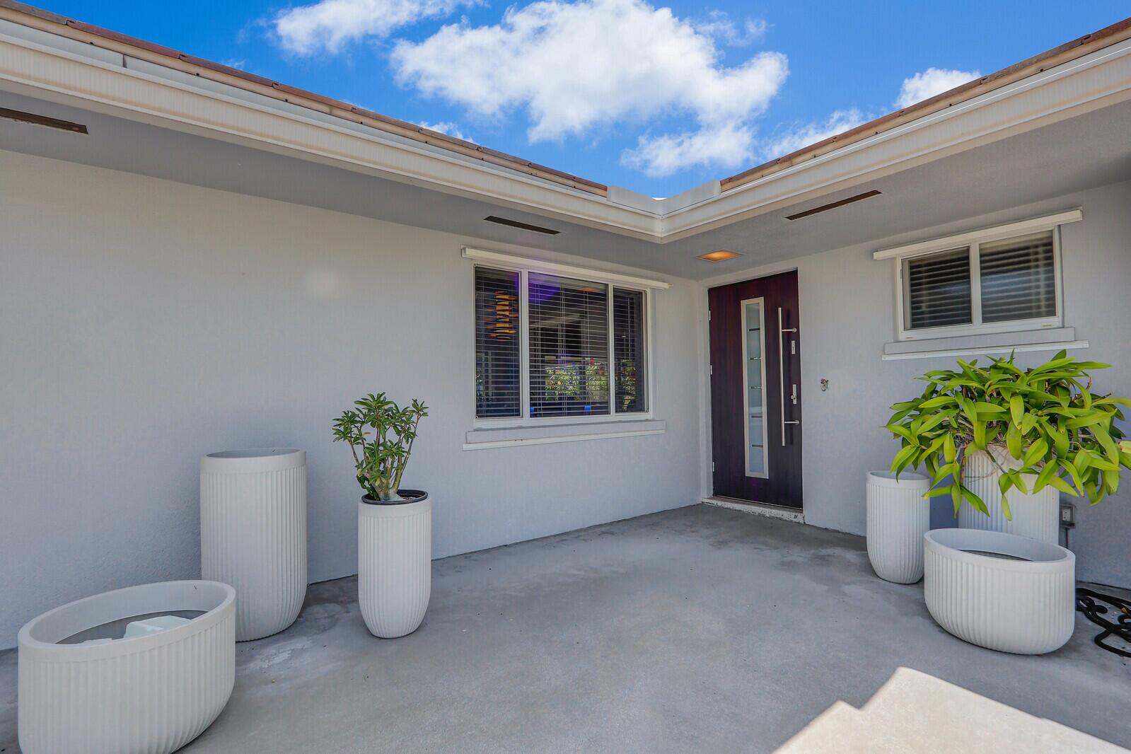 10046 Dahlia Avenue
