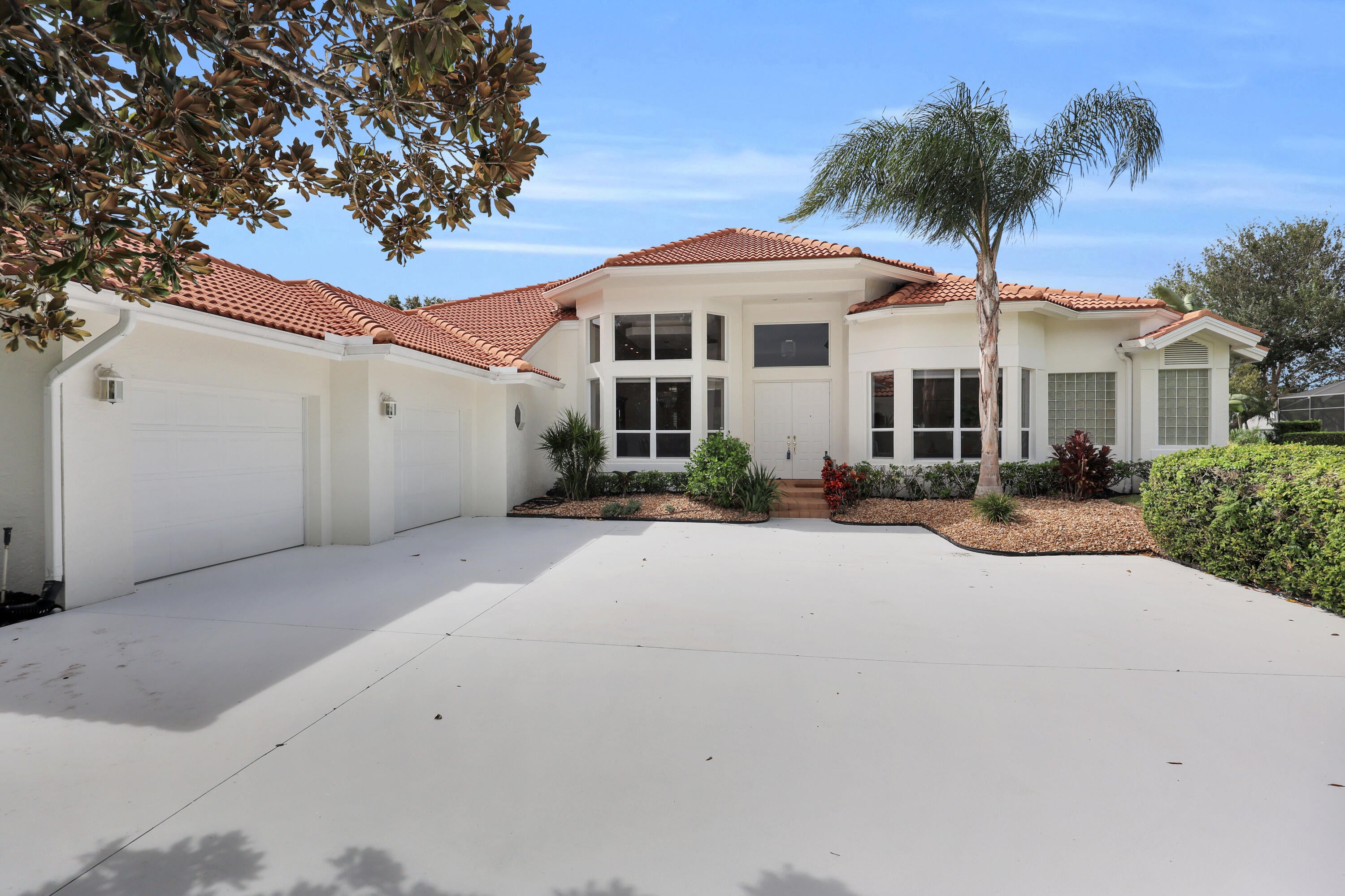 8004 Plantation Lakes Drive