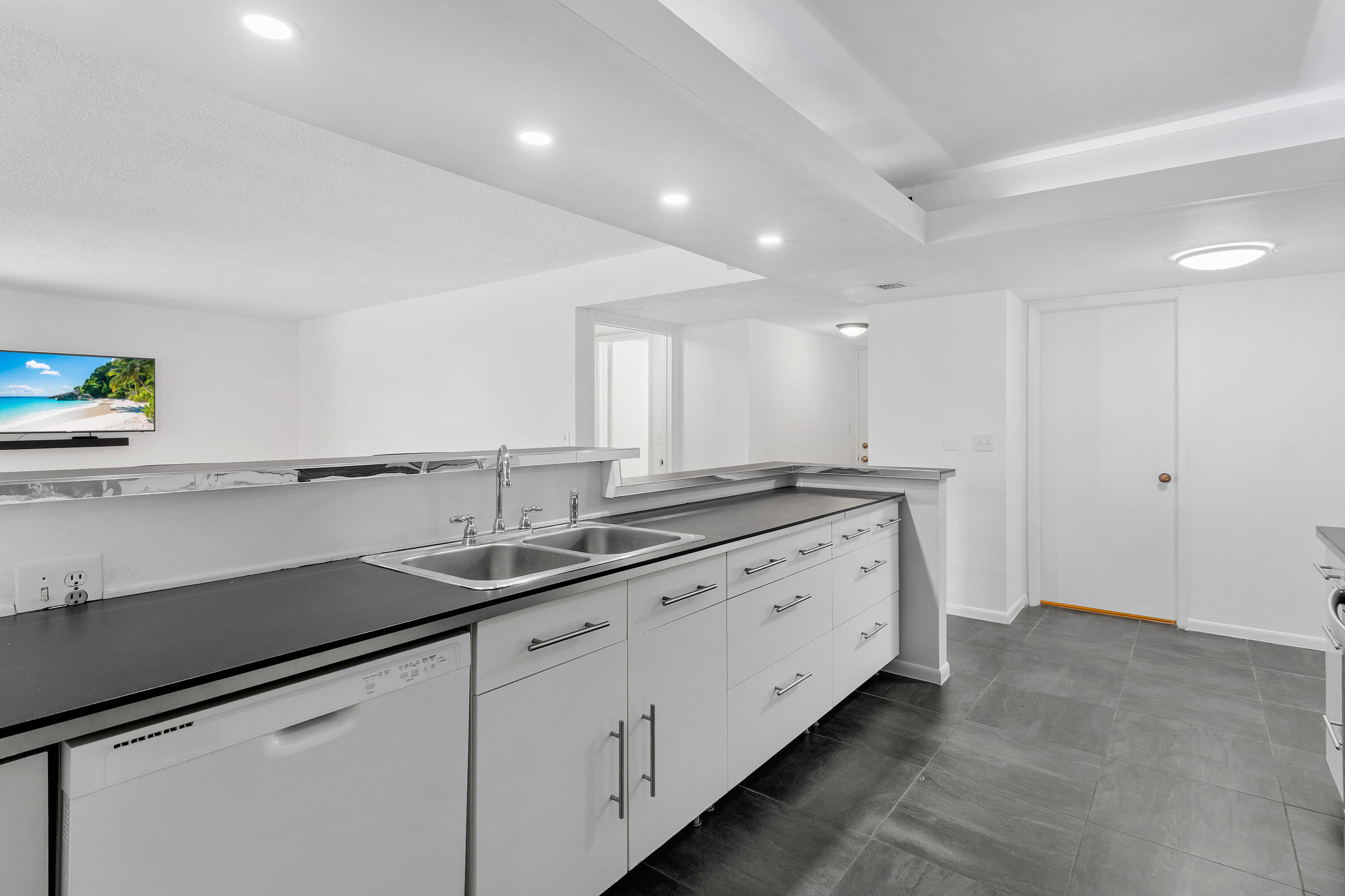 LAVERS DELRAY RACQUET CLU - Residential Lease