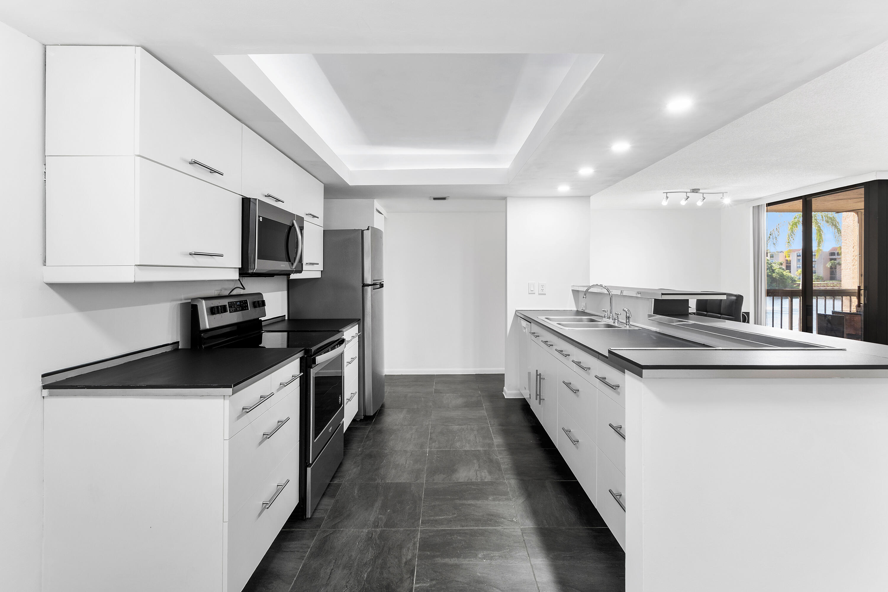 LAVERS DELRAY RACQUET CLU - Residential Lease