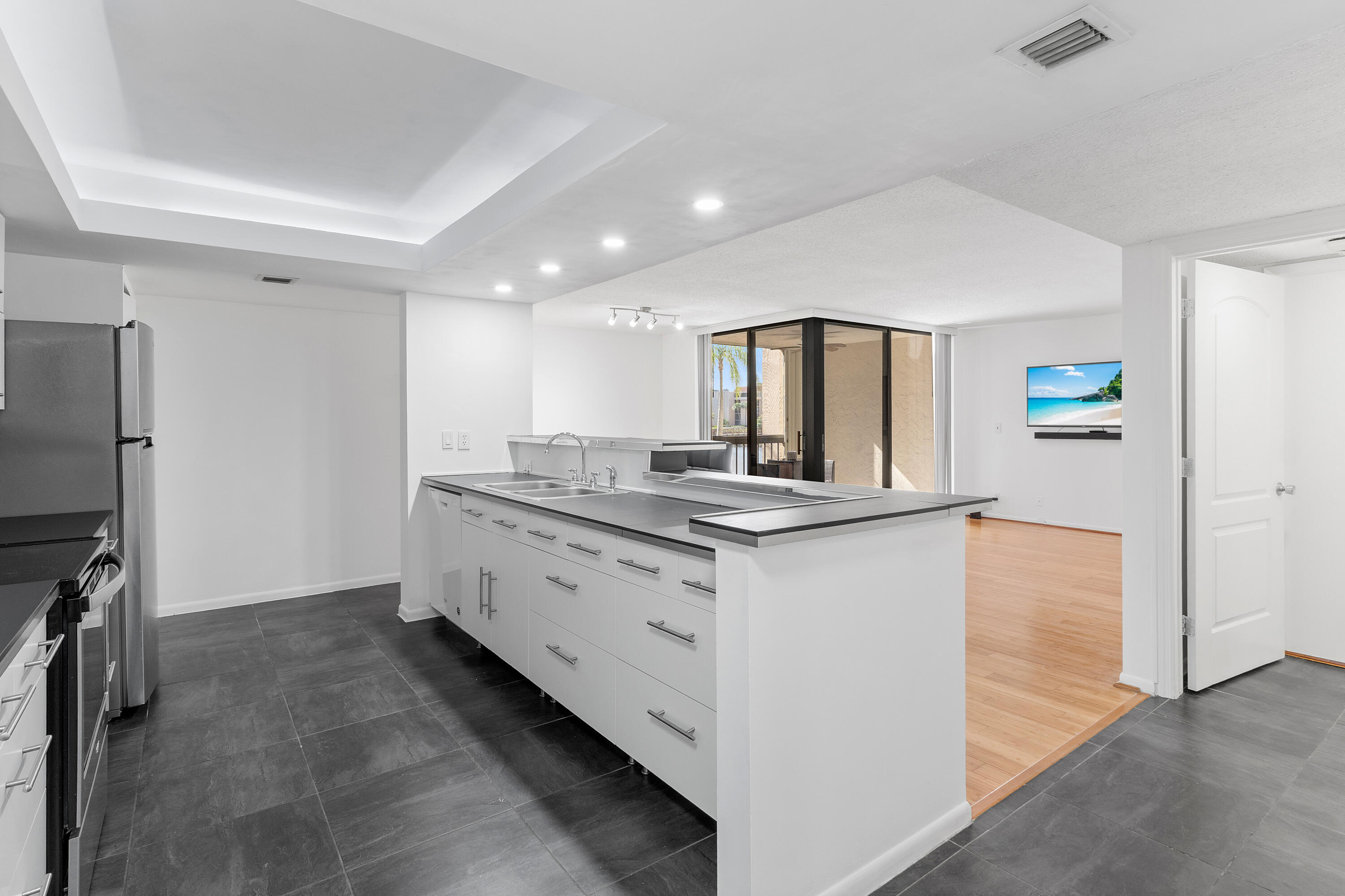 LAVERS DELRAY RACQUET CLU - Residential Lease