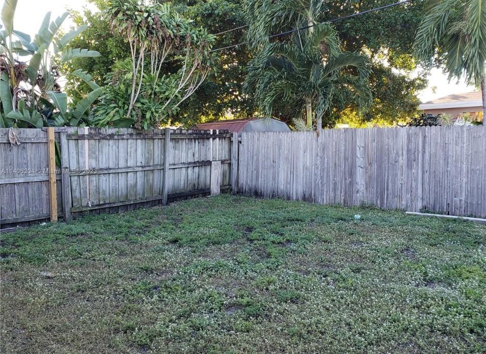 COLLIER MANOR FIRST ADD - Residential Lease