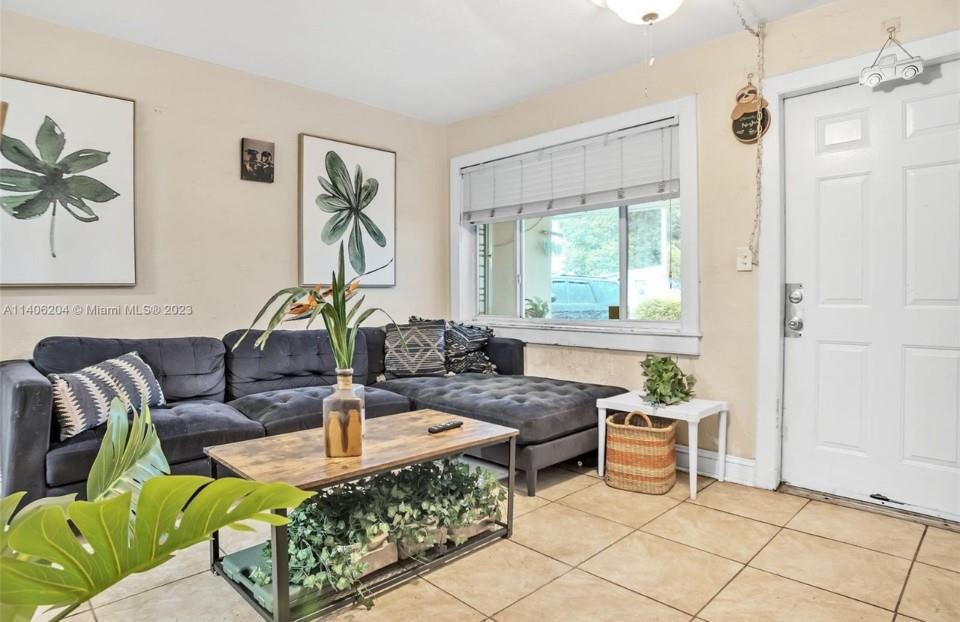 COLLIER MANOR FIRST ADD - Residential Lease