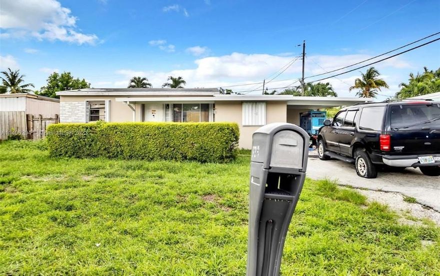 Nice single family, new bathrooms, kitchen and floors, huge front and back yard, bring all your toys and pets!
No HOA!!!