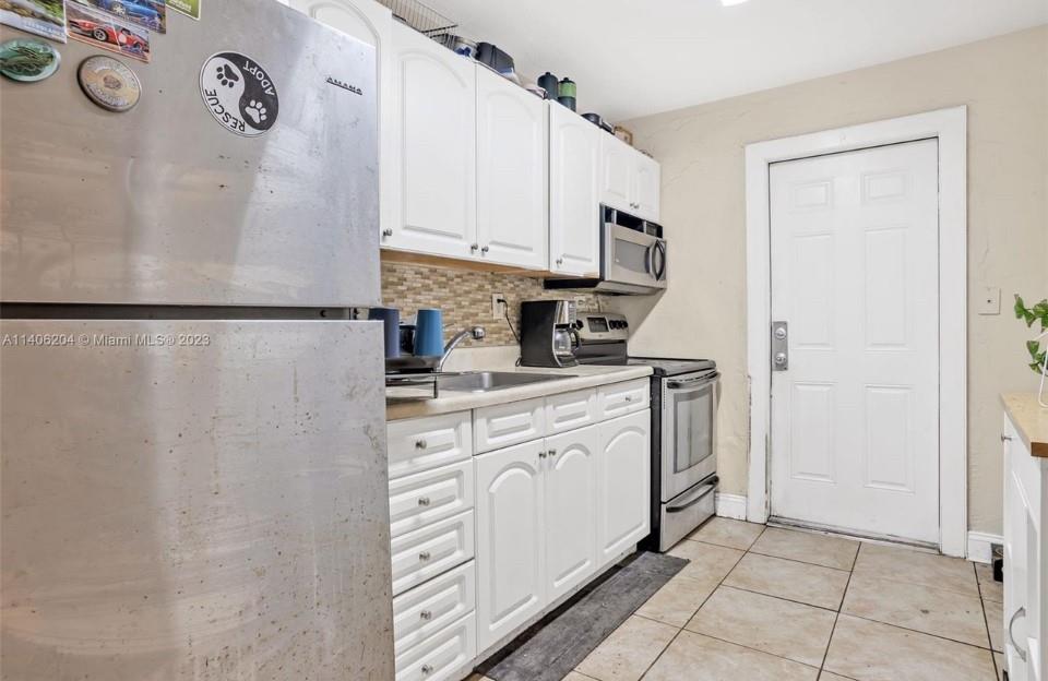 COLLIER MANOR FIRST ADD - Residential Lease