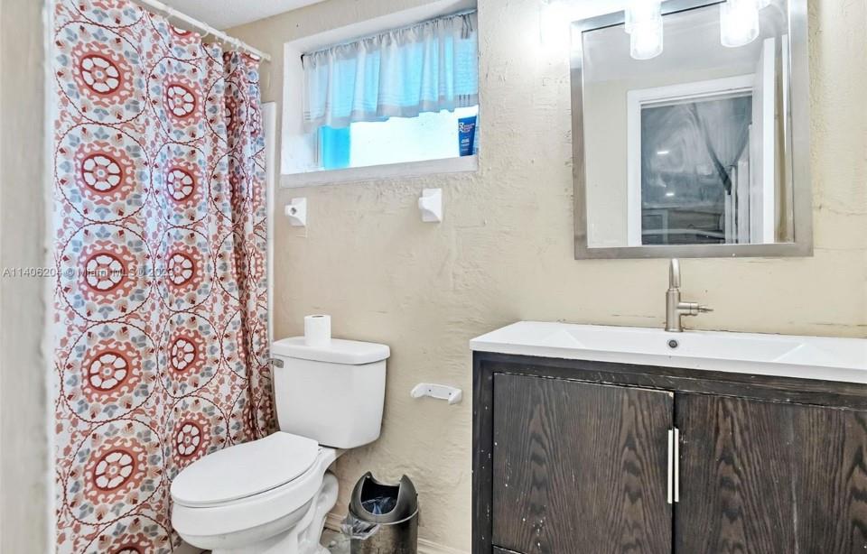 COLLIER MANOR FIRST ADD - Residential Lease