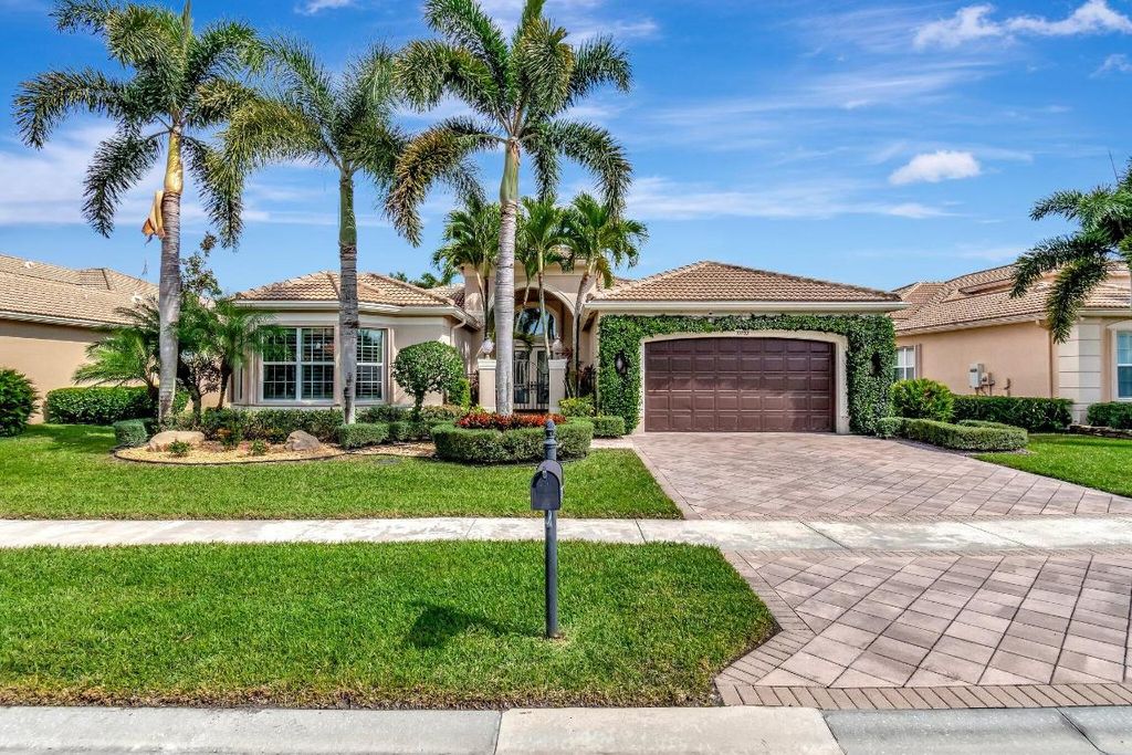 Photo of 10702 Whitewind Circle, Boynton Beach, FL 33473 (MLS # R11068585)