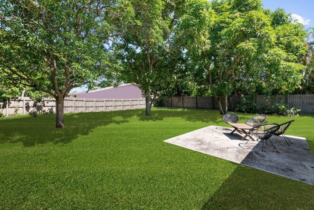 Photo of 1544 NW 5th Avenue, Fort Lauderdale, FL 33311 (MLS # B26071160)
