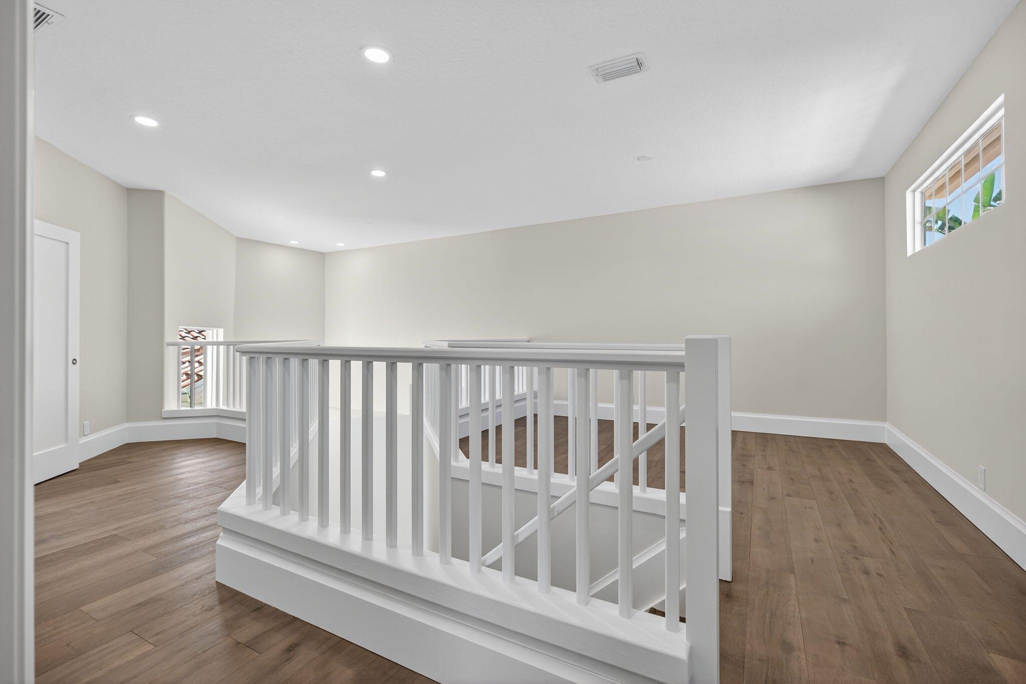 DIAMOND HEAD - Residential