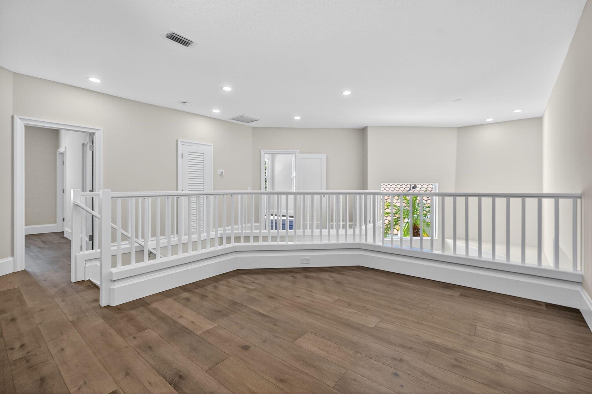 DIAMOND HEAD - Residential