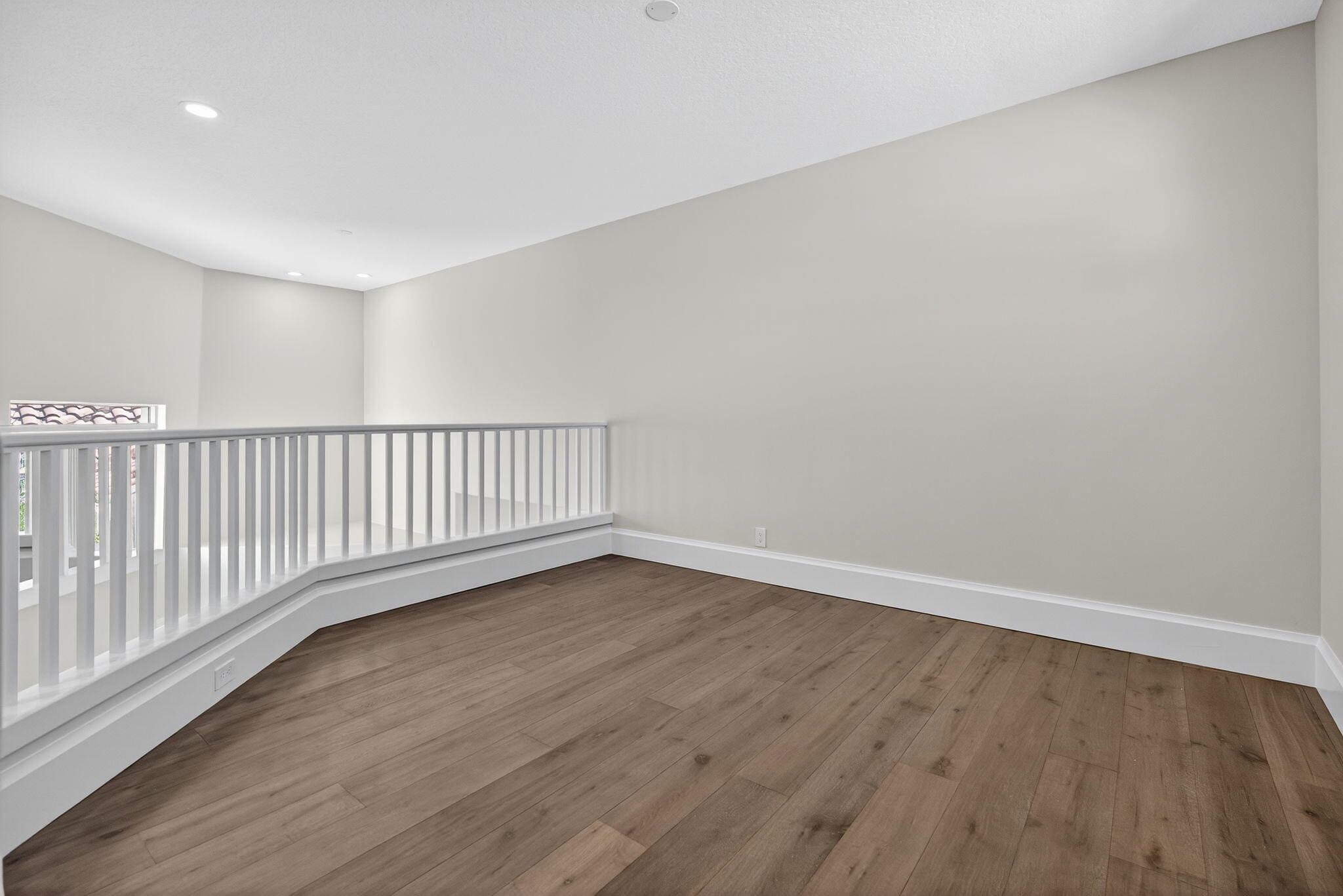 DIAMOND HEAD - Residential