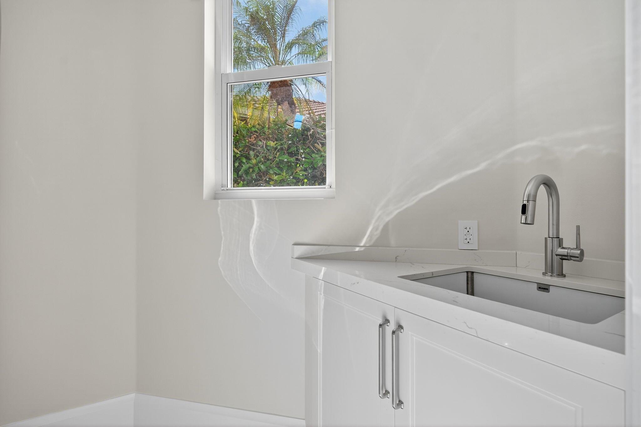 DIAMOND HEAD - Residential