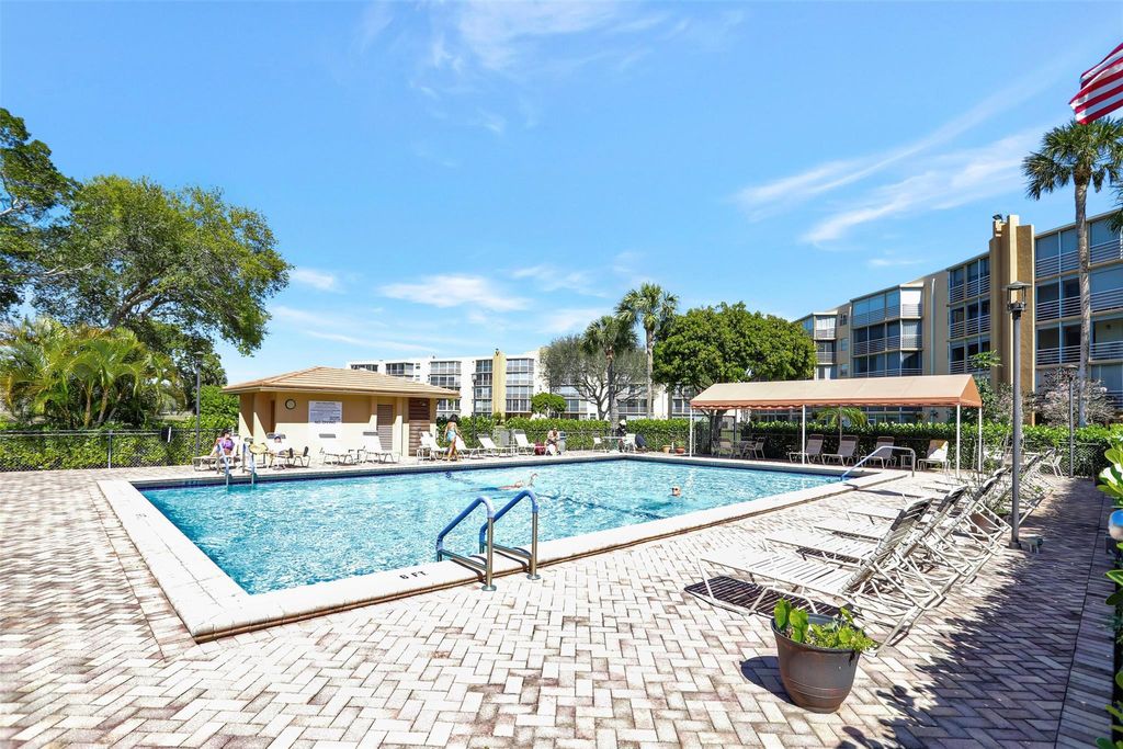 Photo of 723 Villa Circle #723, Boynton Beach, FL 33435 (MLS # F10423017)