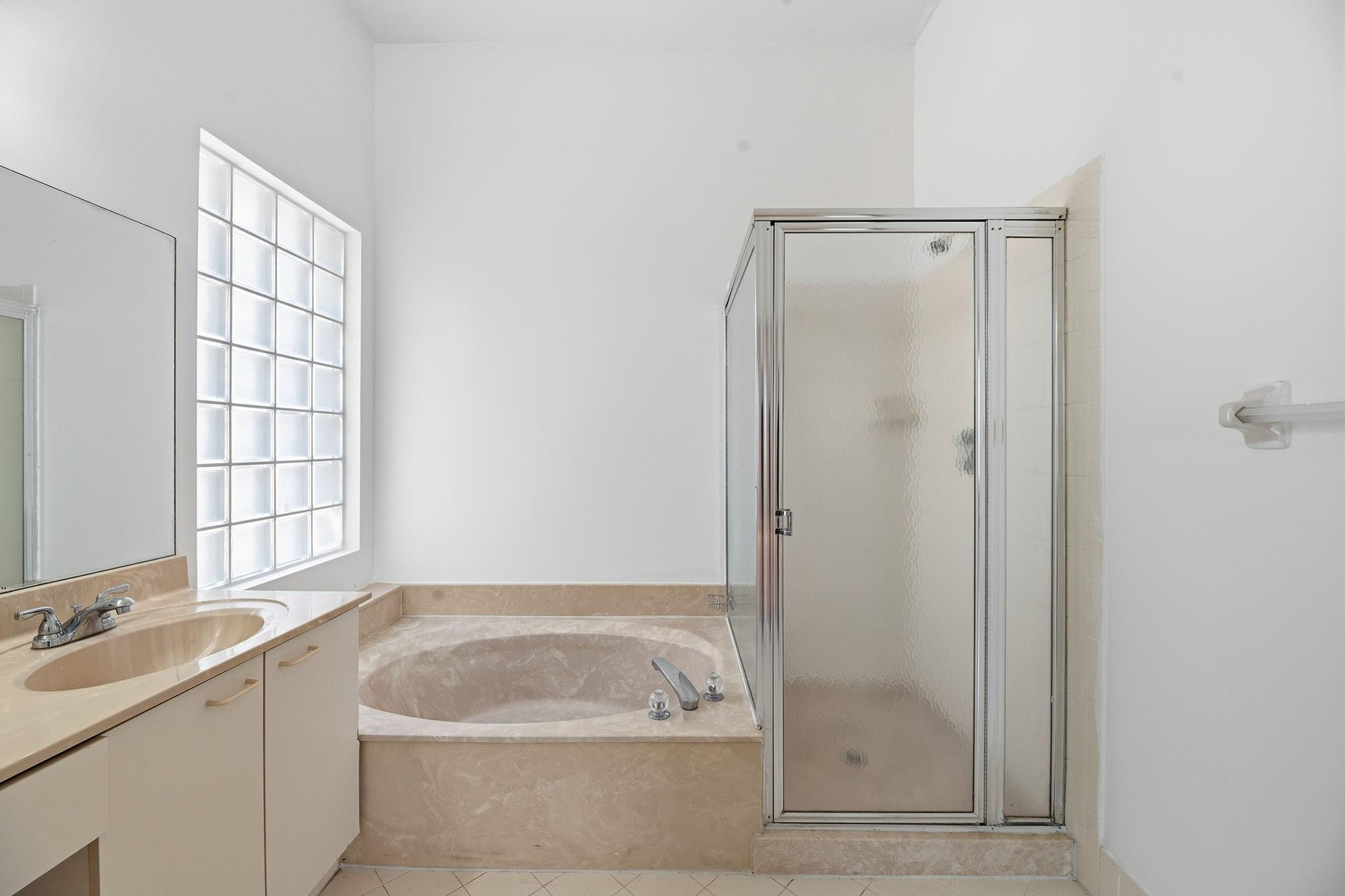 Towngate 156-11 B - Residential