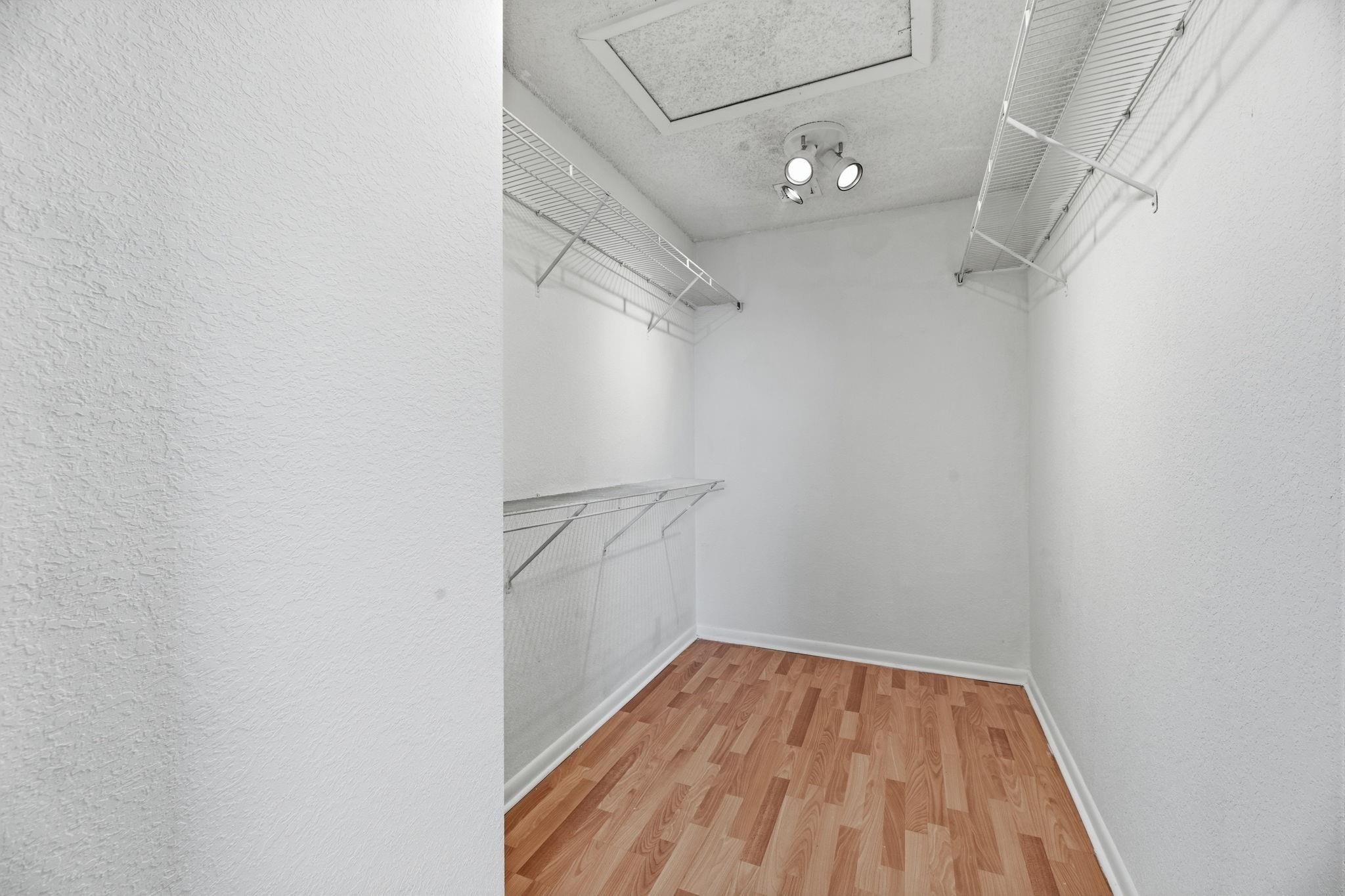 Towngate 156-11 B - Residential