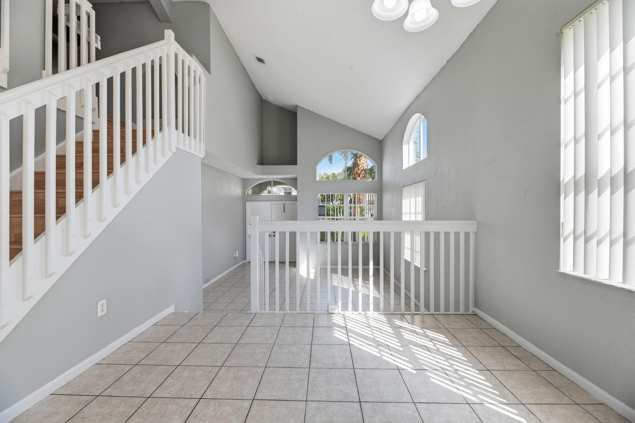 Towngate 156-11 B - Residential