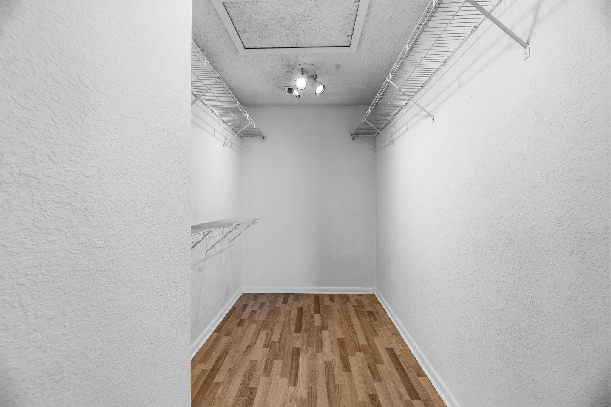 Towngate 156-11 B - Residential