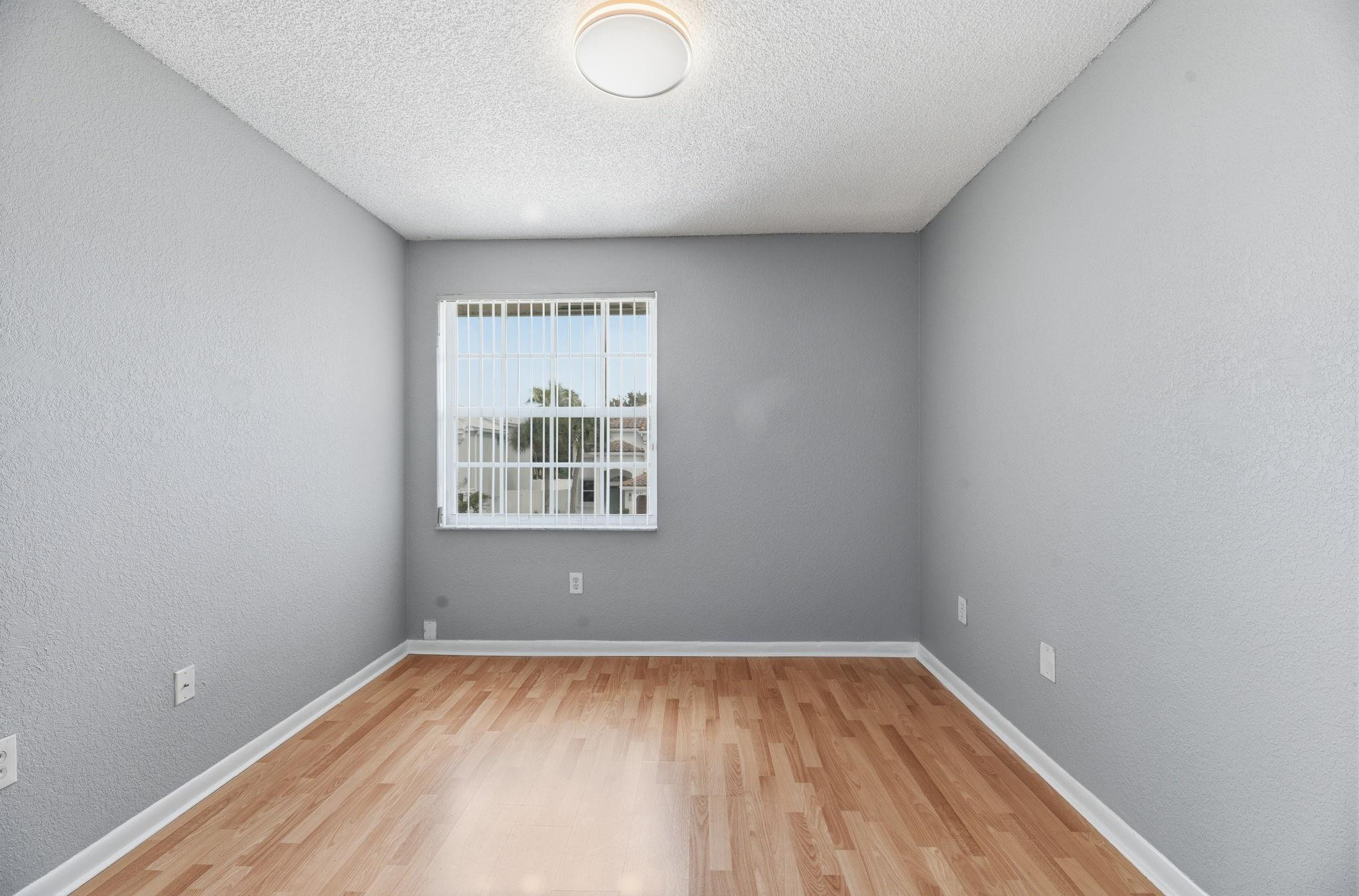 Towngate 156-11 B - Residential