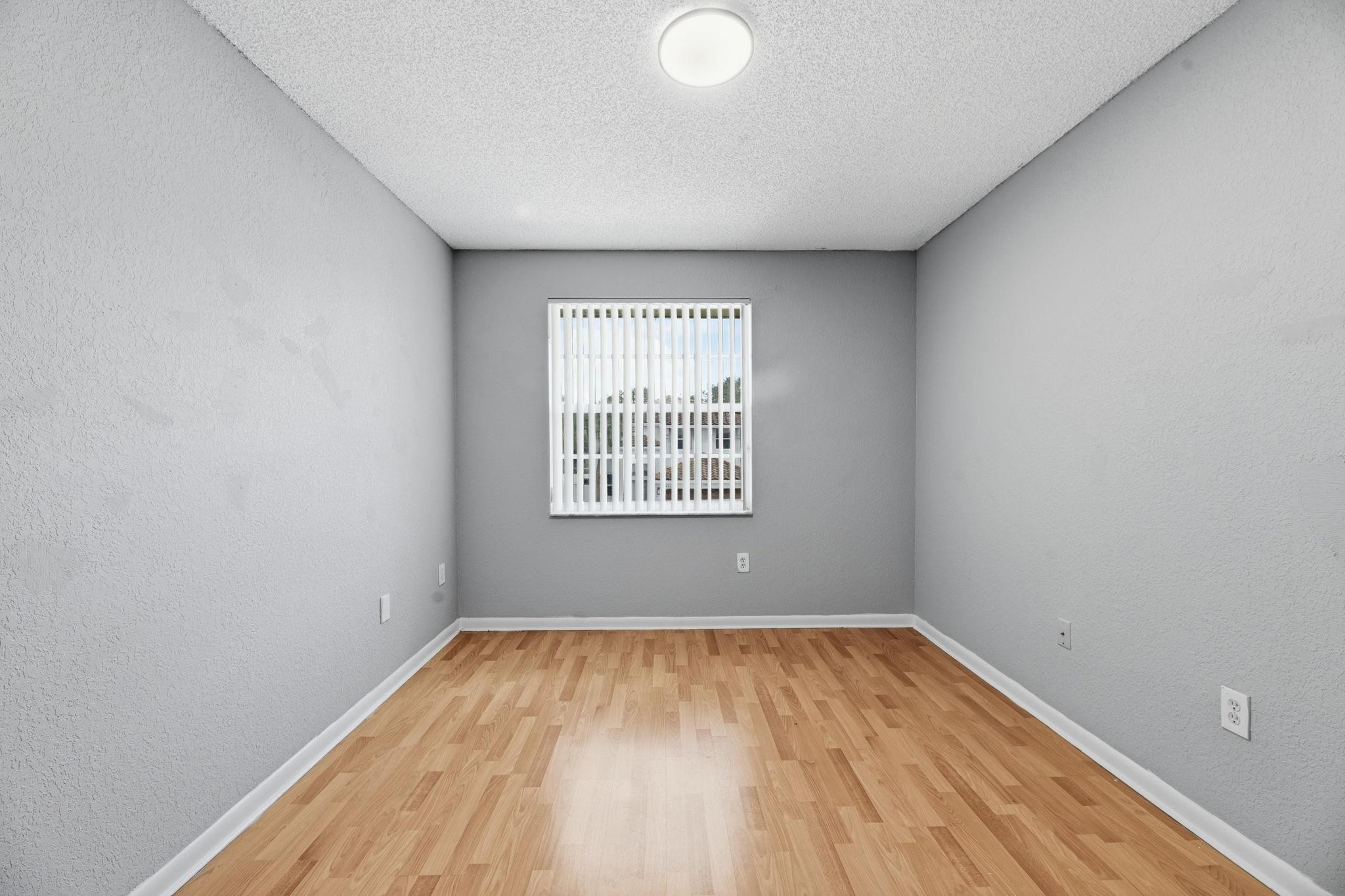 Towngate 156-11 B - Residential