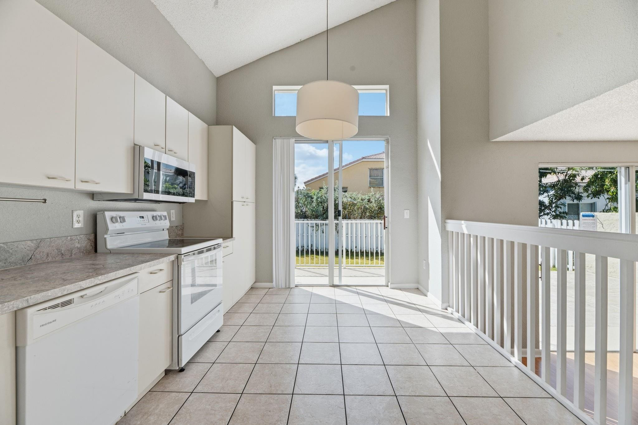 Towngate 156-11 B - Residential