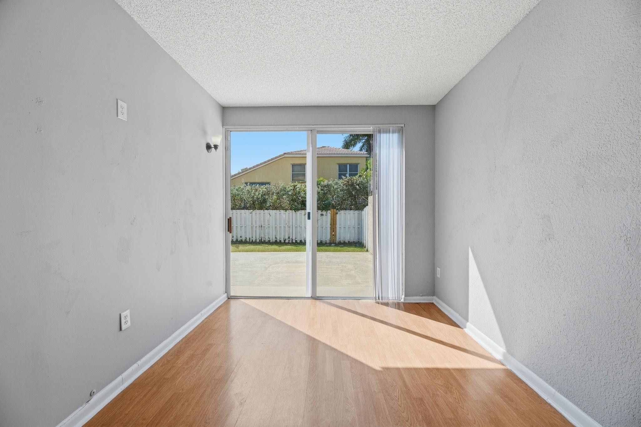 Towngate 156-11 B - Residential