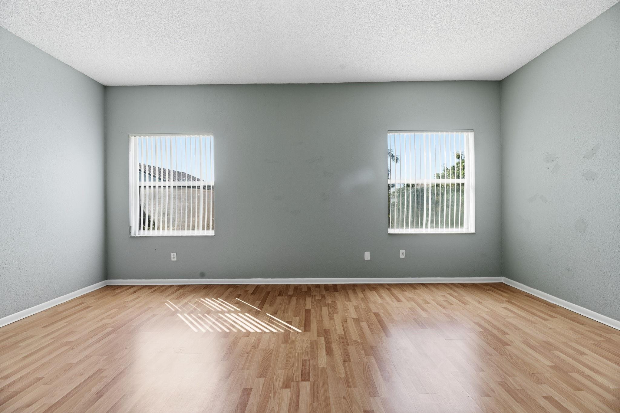 Towngate 156-11 B - Residential