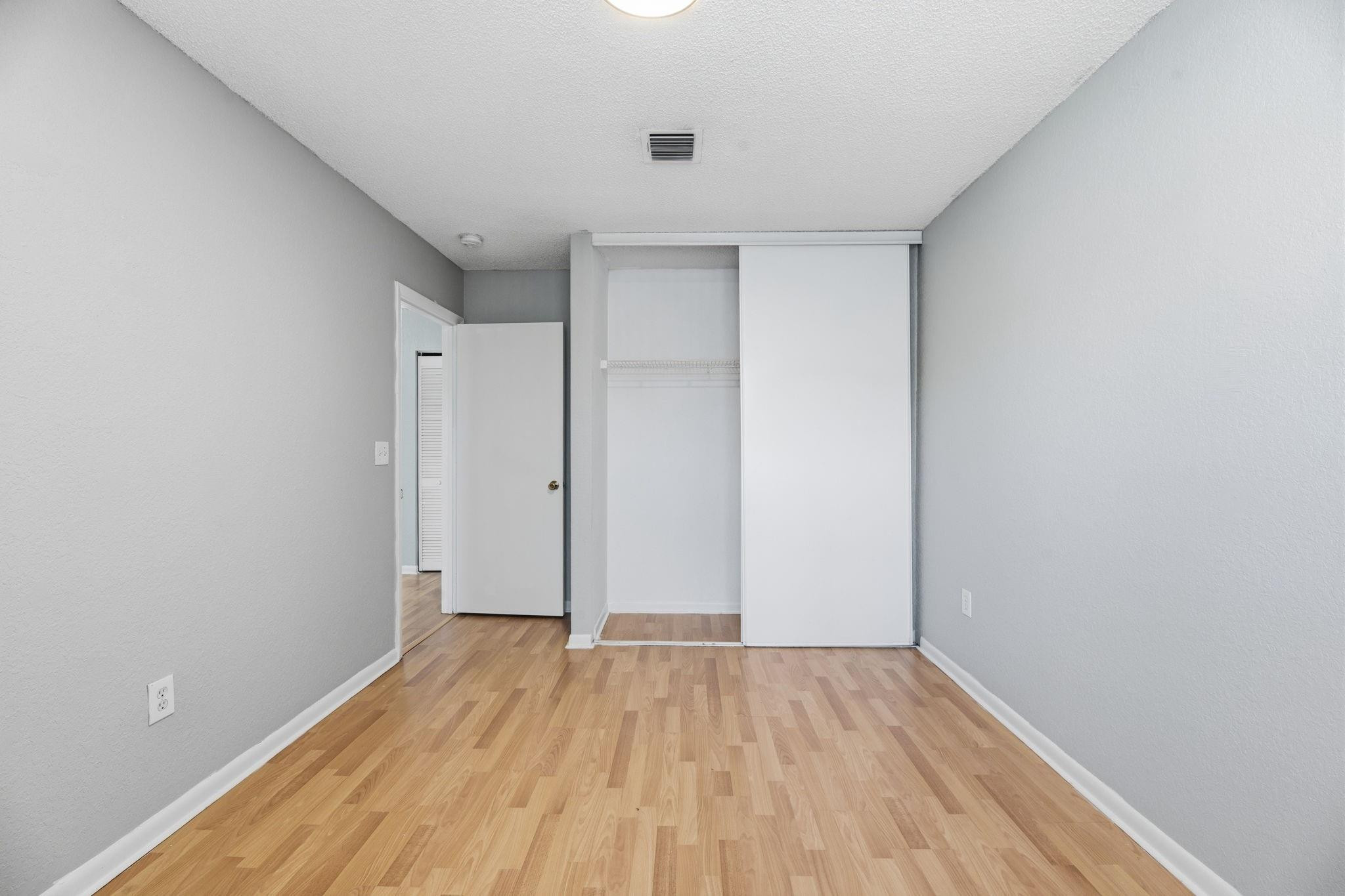 Towngate 156-11 B - Residential