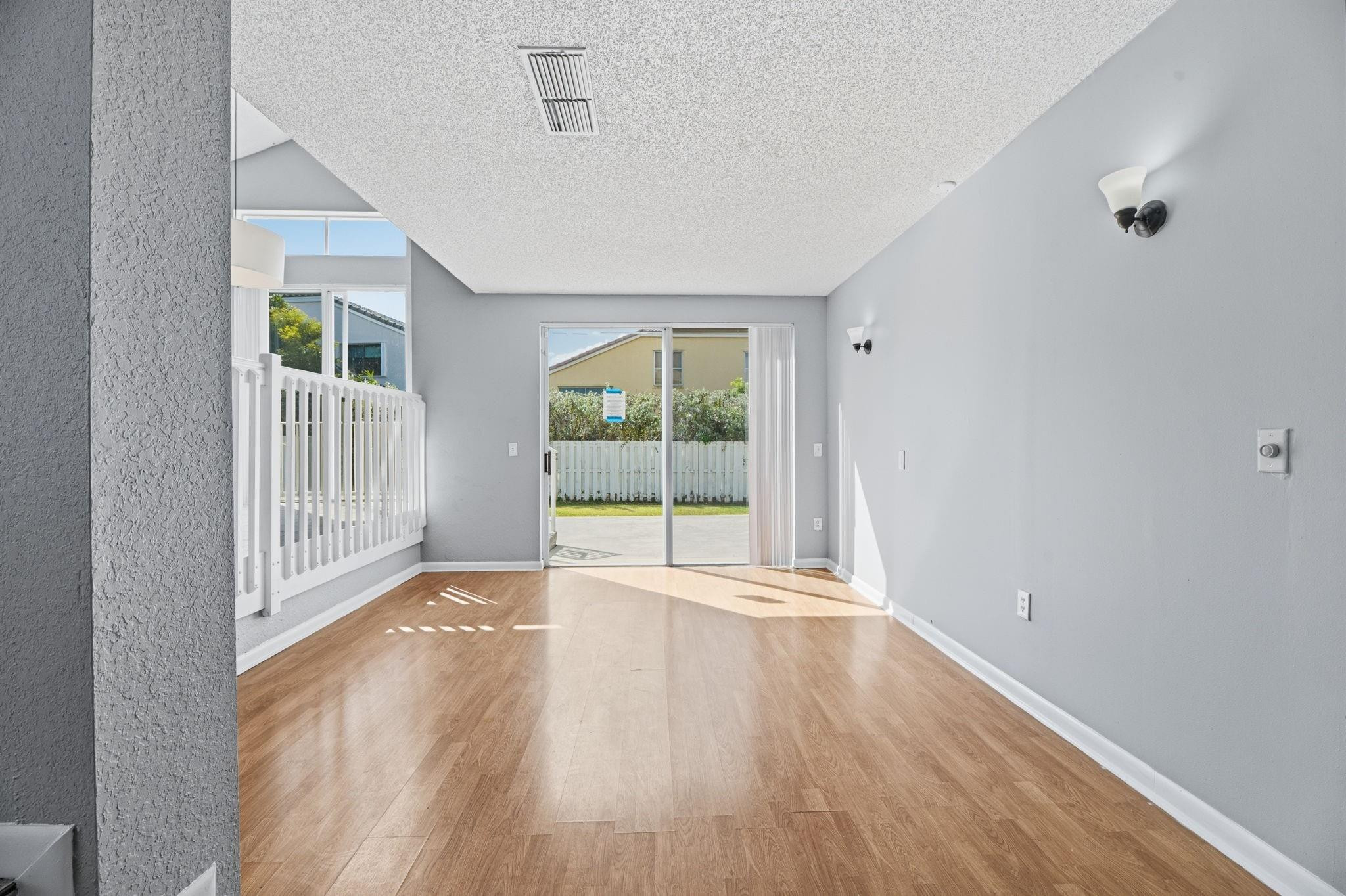 Towngate 156-11 B - Residential