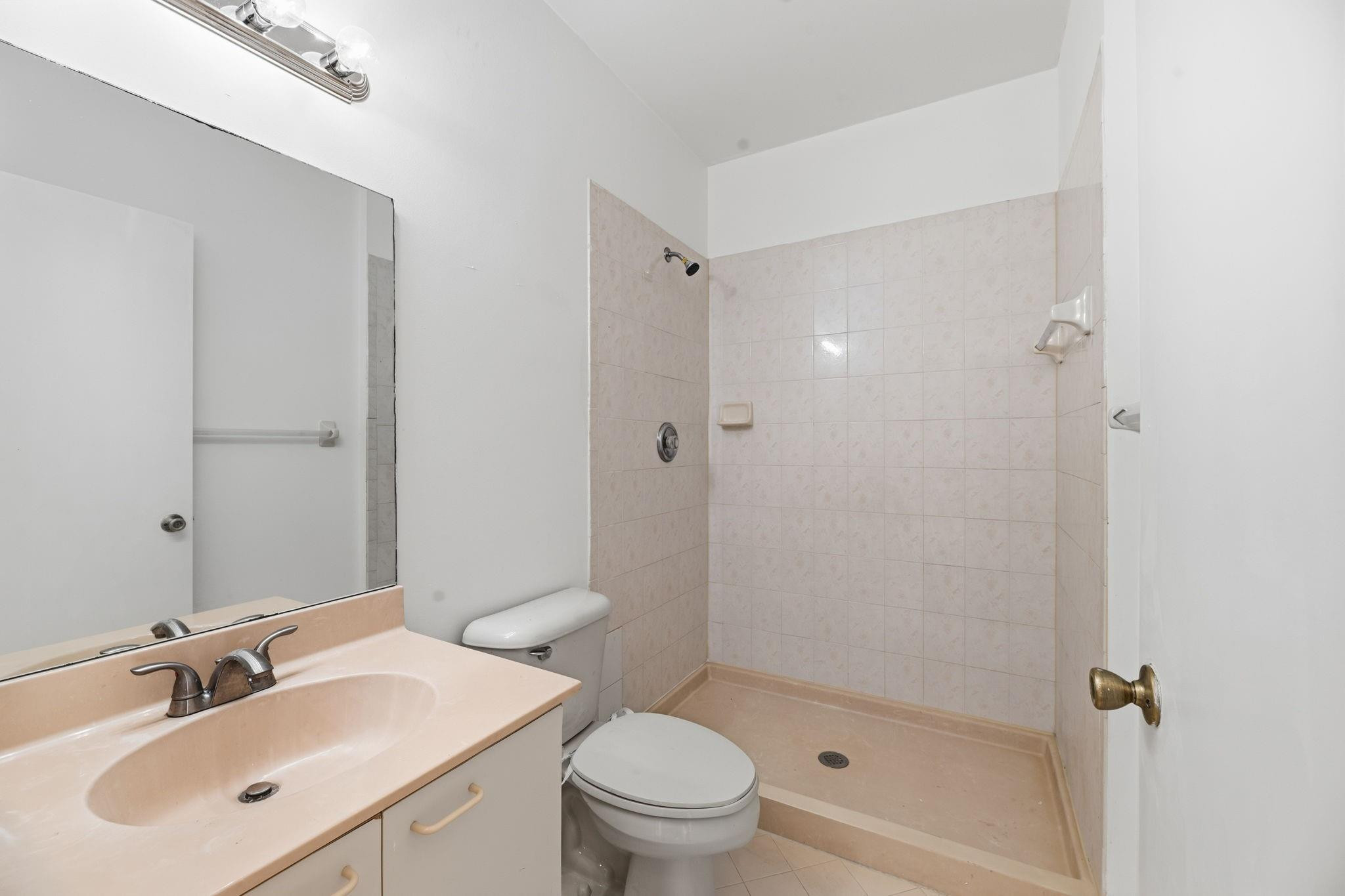 Towngate 156-11 B - Residential