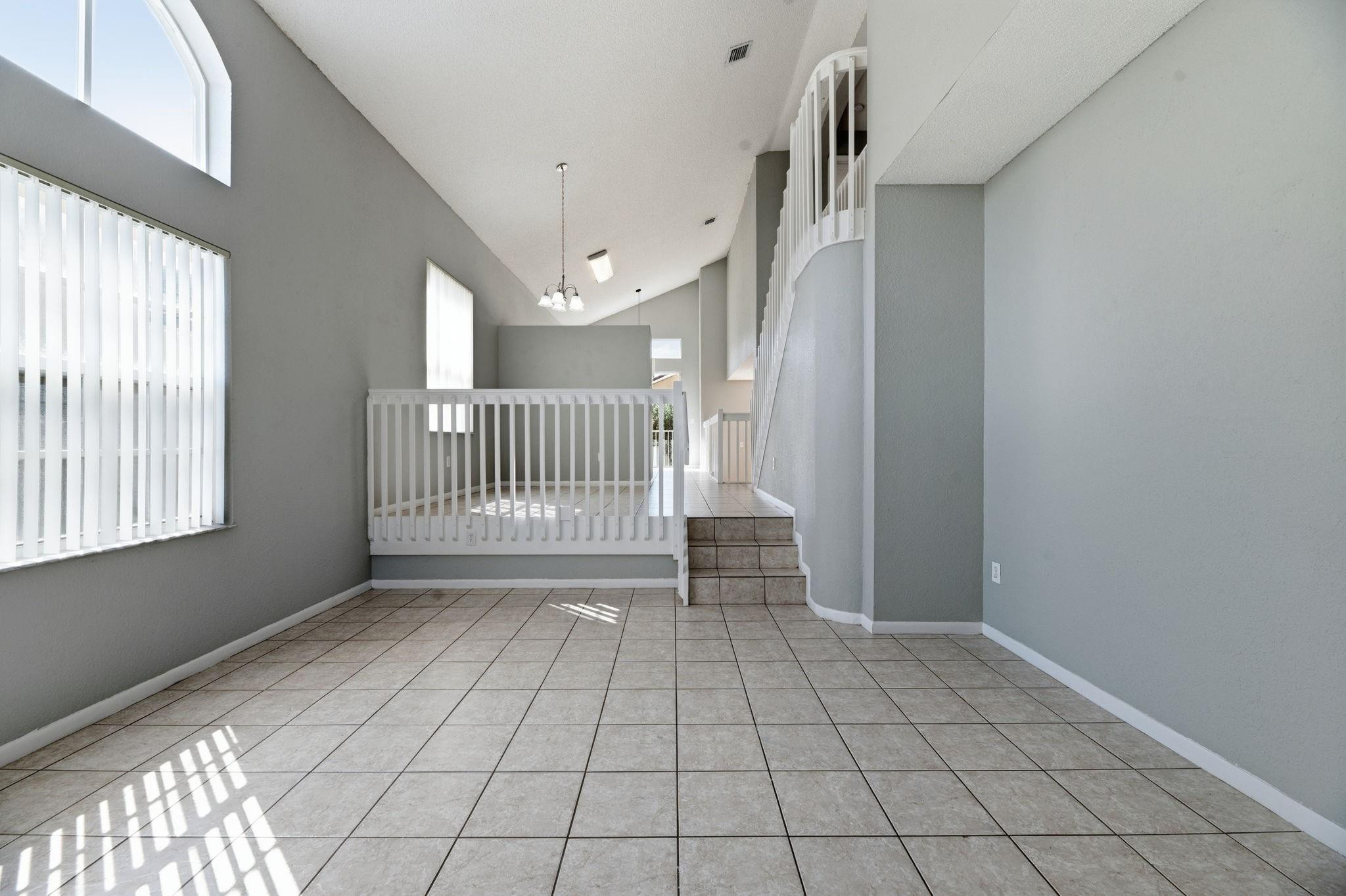 Towngate 156-11 B - Residential