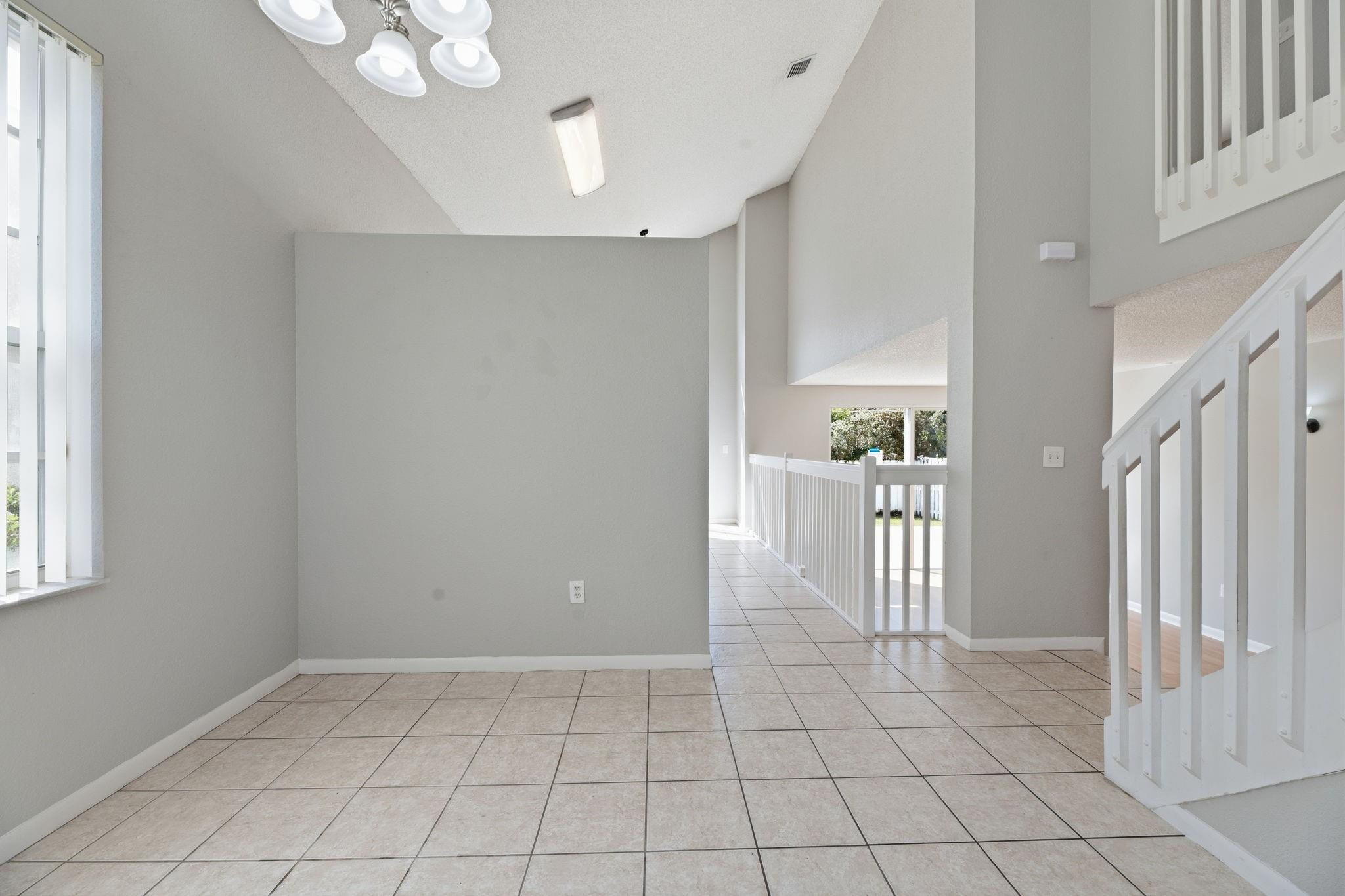 Towngate 156-11 B - Residential