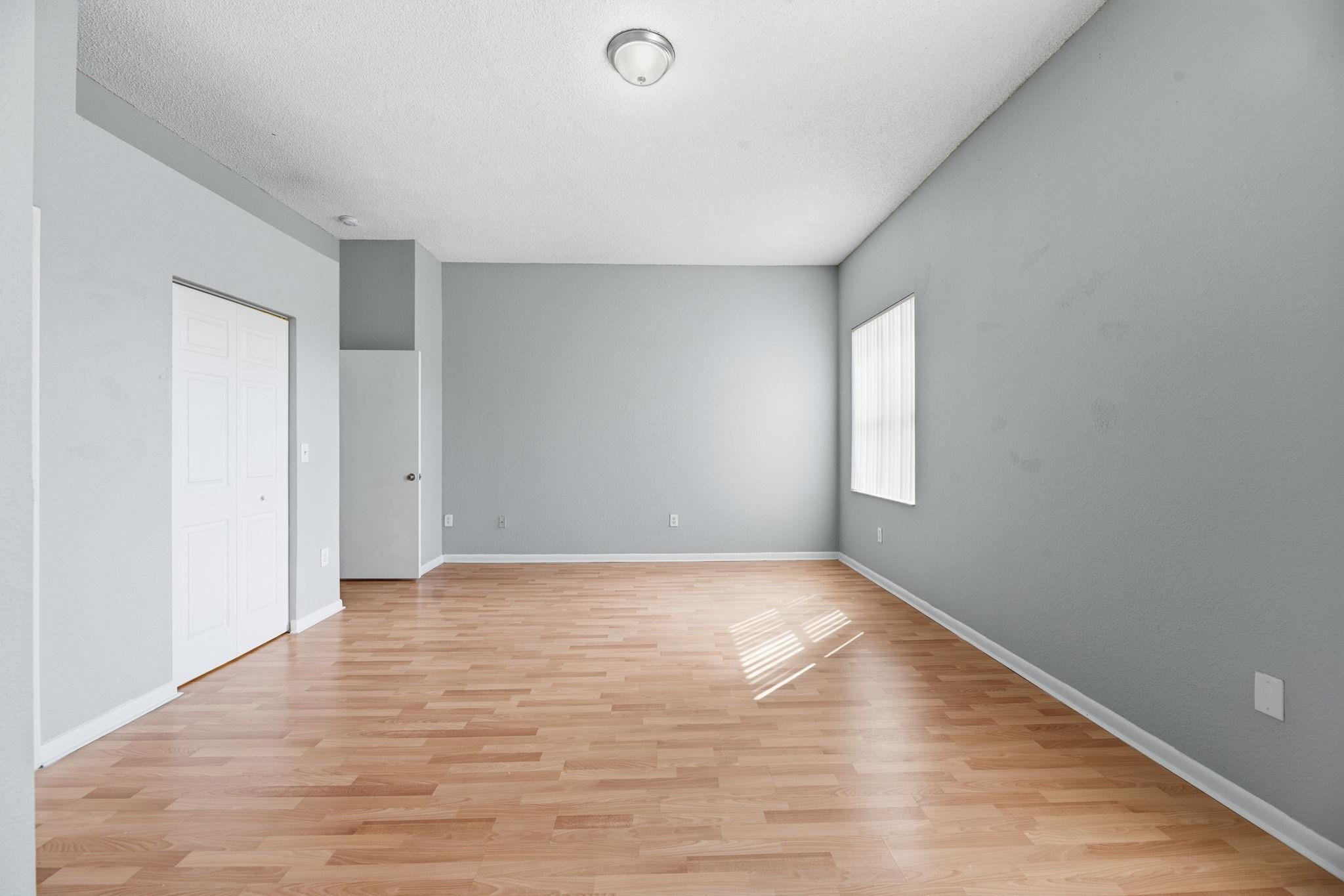 Towngate 156-11 B - Residential