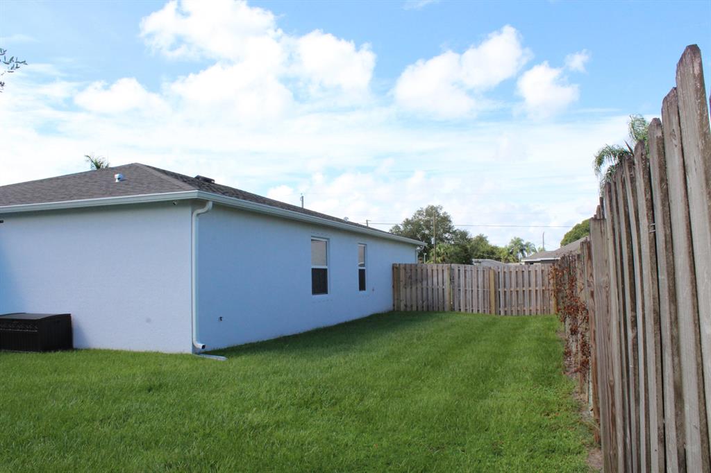 PORT ST LUCIE SECTION 8 - Residential Lease