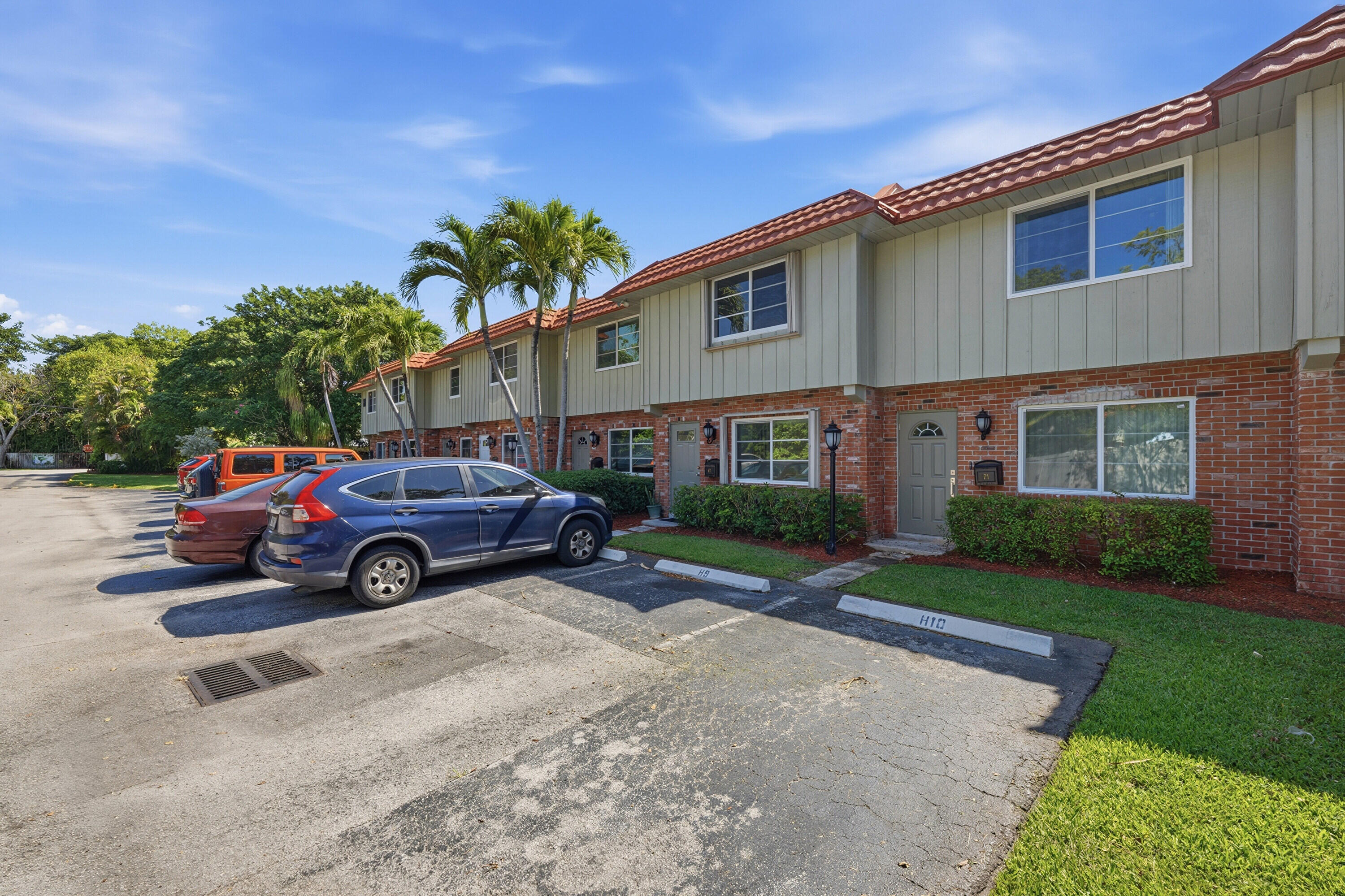 MANOR GROVE VILLAGE THREE CONDO - Residential