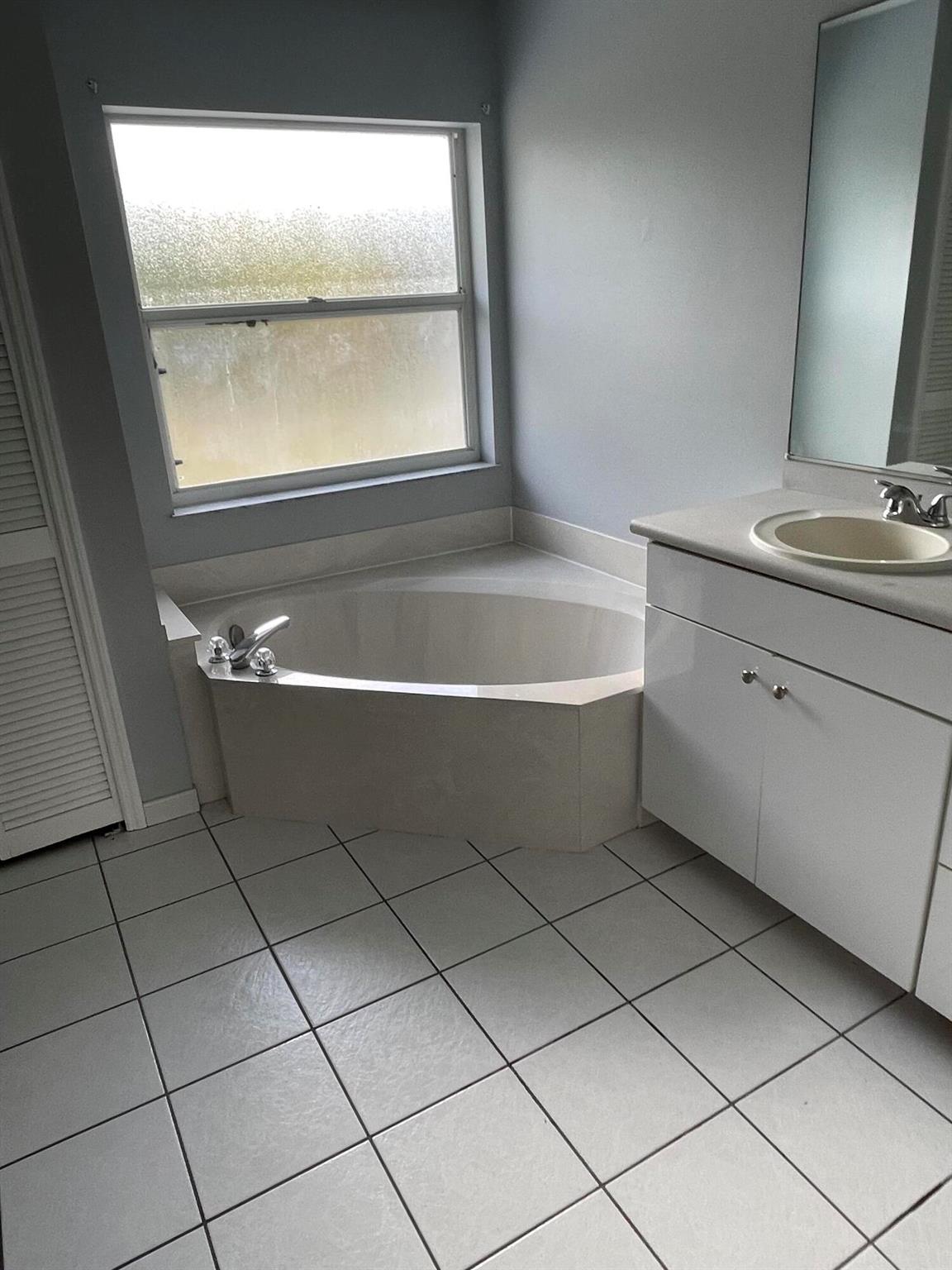 PAAR ESTATES - Residential Lease