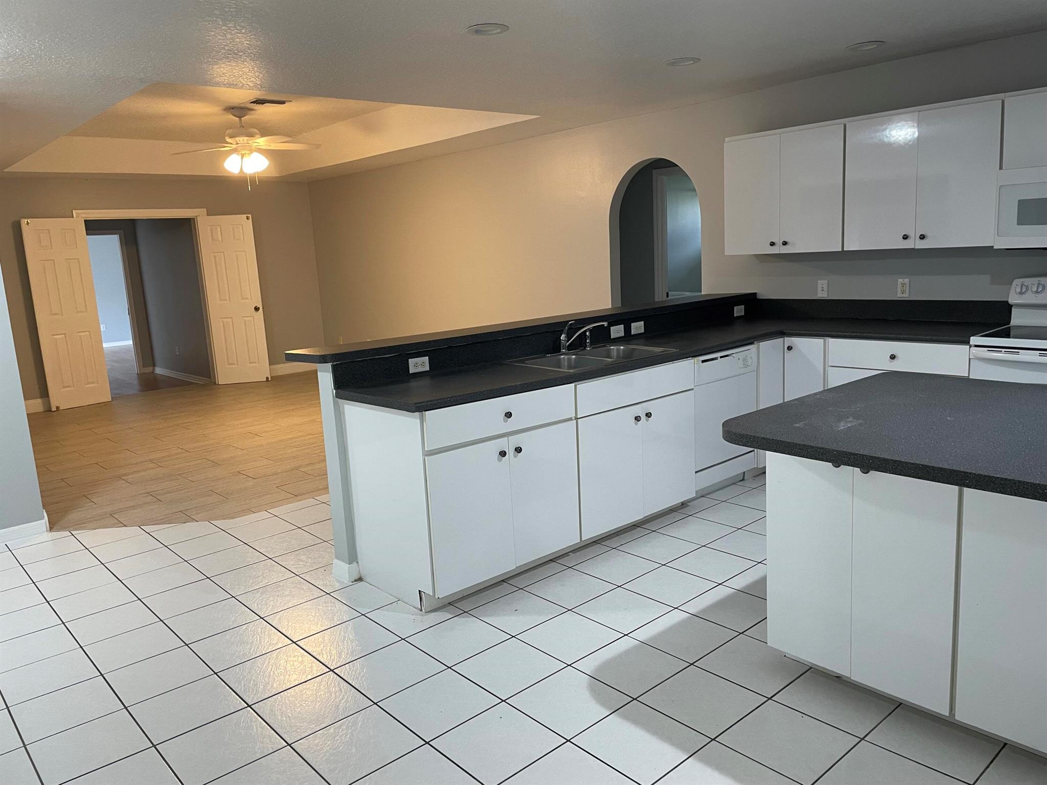 PAAR ESTATES - Residential Lease