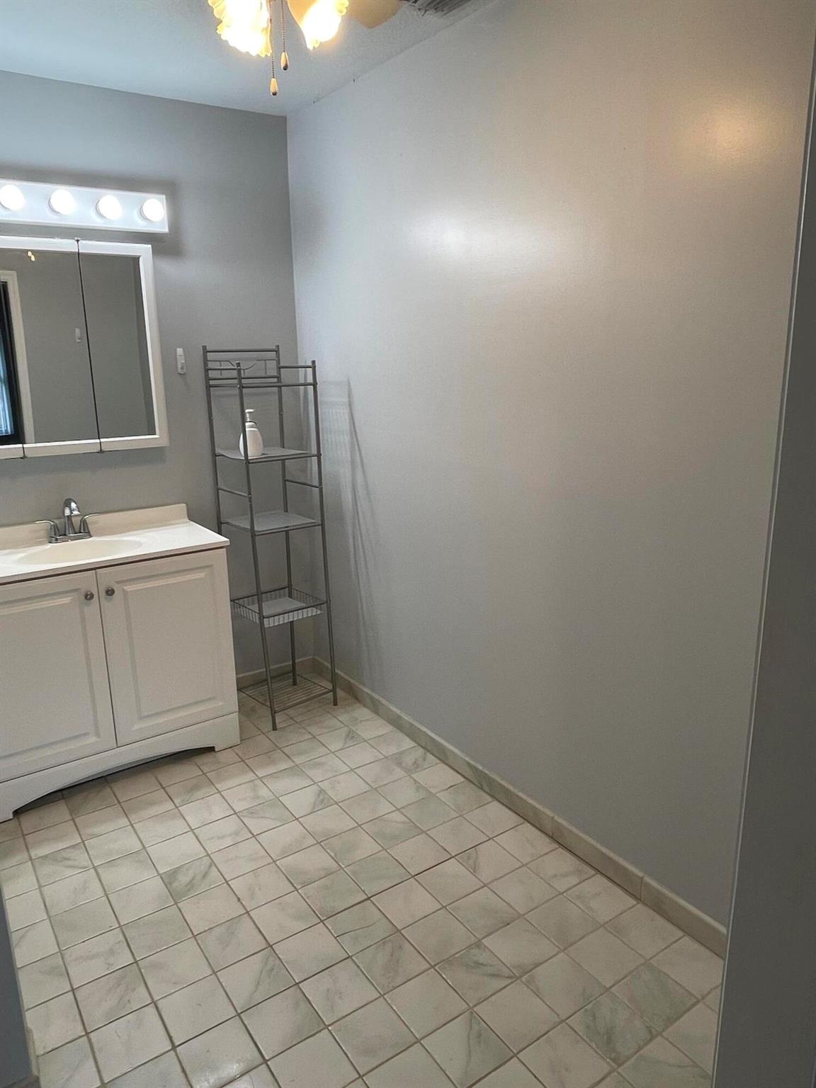 PAAR ESTATES - Residential Lease