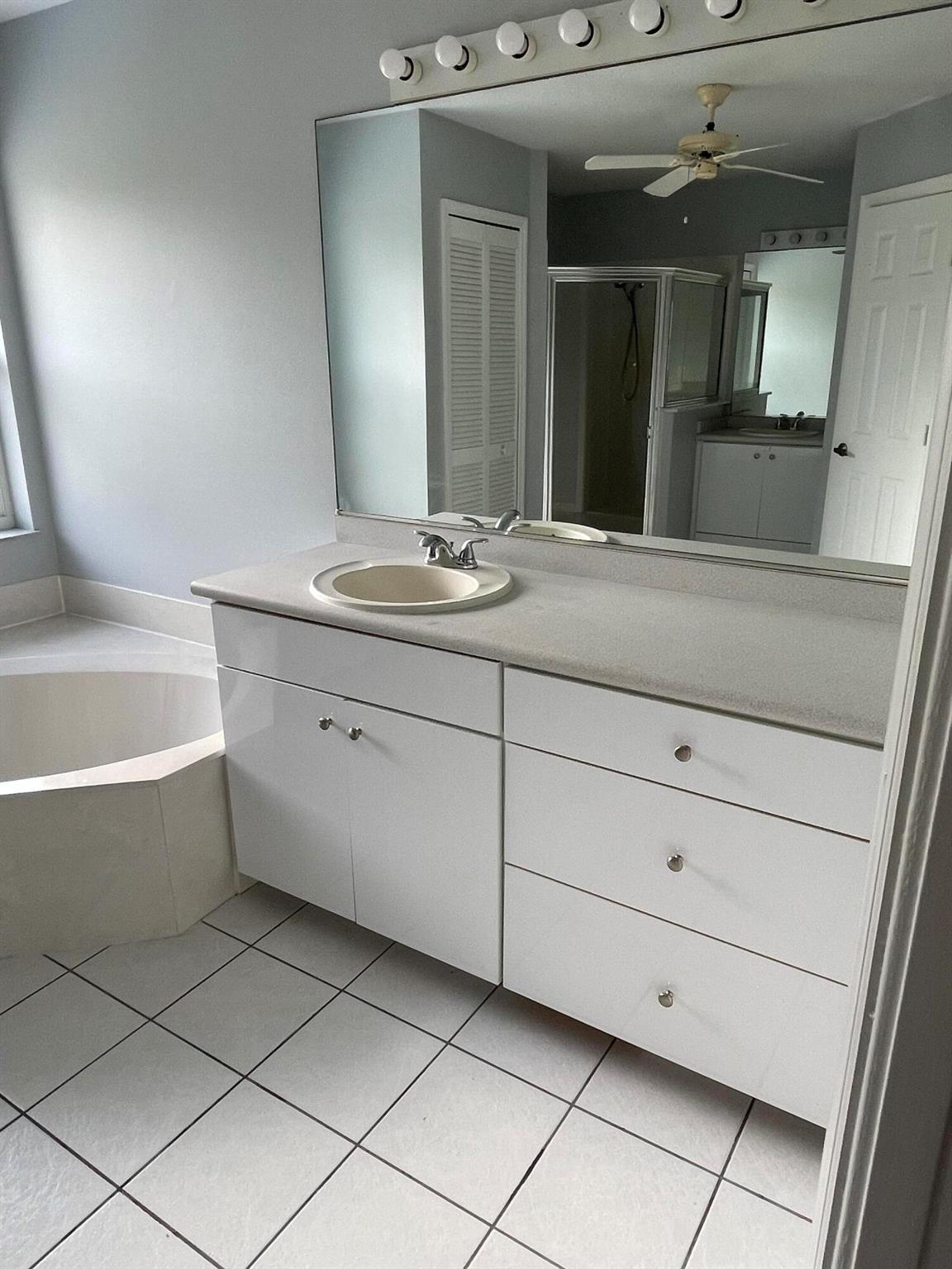 PAAR ESTATES - Residential Lease