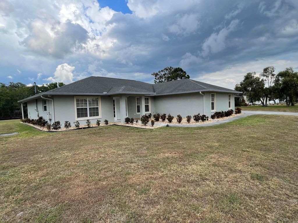 Photo of 145 SW Hawthorne Circle, Port Saint Lucie, FL 34953 (MLS # R11089345)