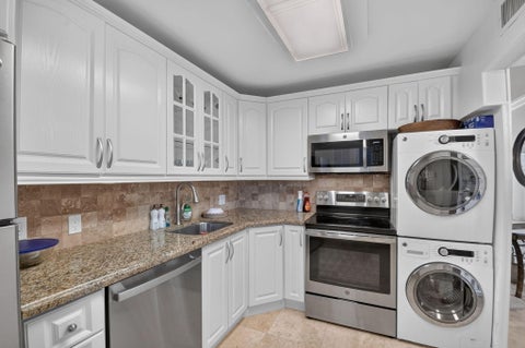 Tiny photo for 4539 Luxemburg Court #205, Lake Worth, FL 33467 (MLS # B26050397)