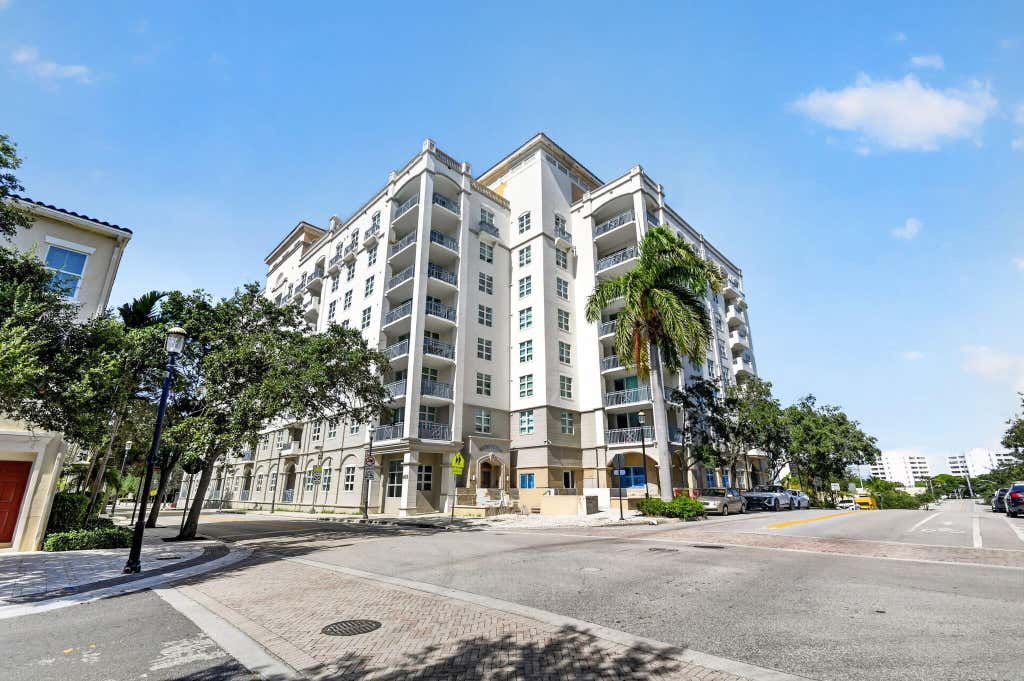 Photo of 403 S Sapodilla Avenue #612, West Palm Beach, FL 33401 (MLS # B26060840)