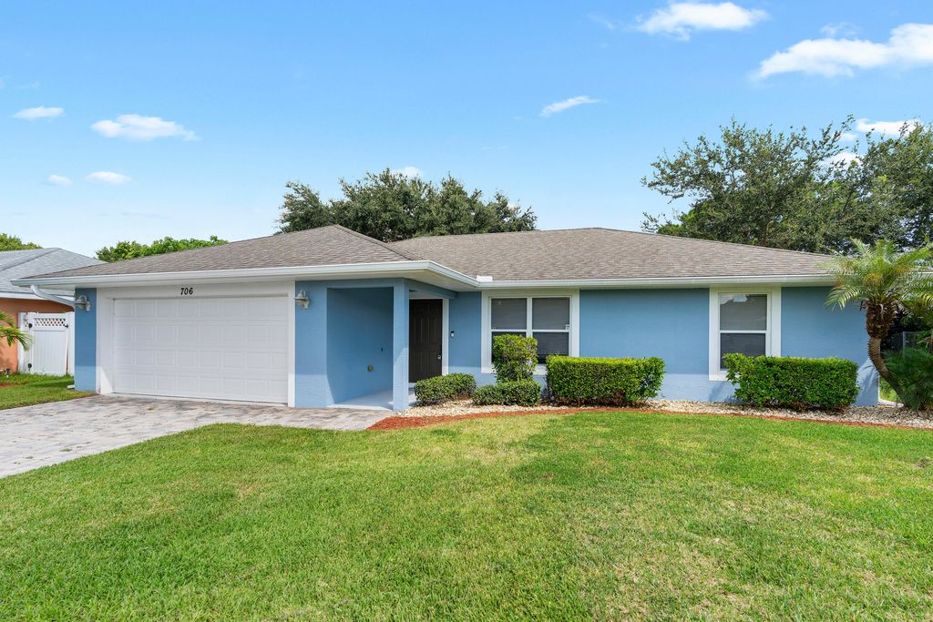 Photo of 706 Osceola Avenue, Fort Pierce, FL 34982 (MLS # B26018803)