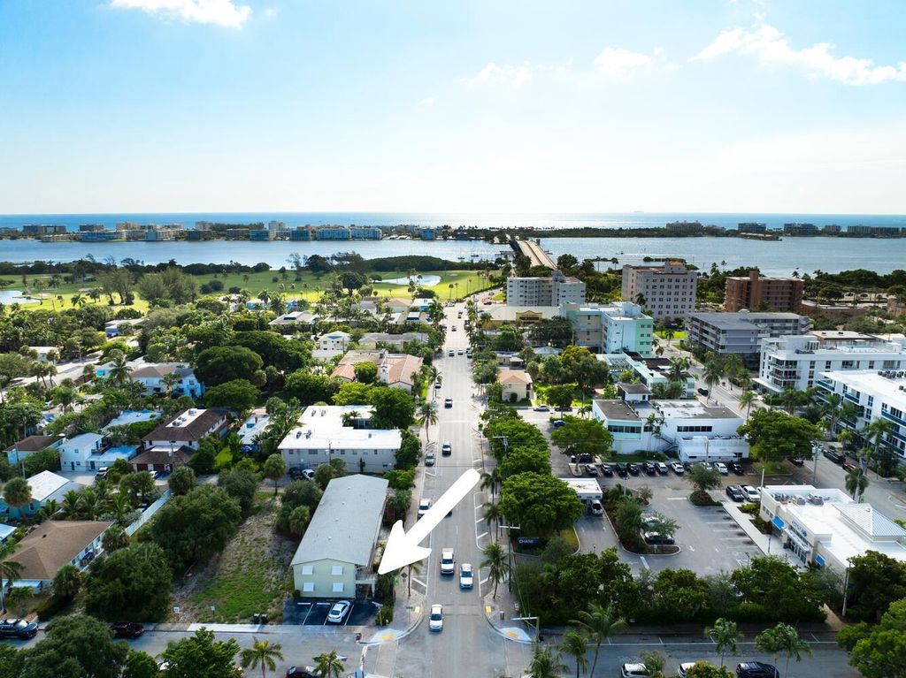 Photo of 220 Lucerne Avenue #1, Lake Worth Beach, FL 33460 (MLS # B26004291)